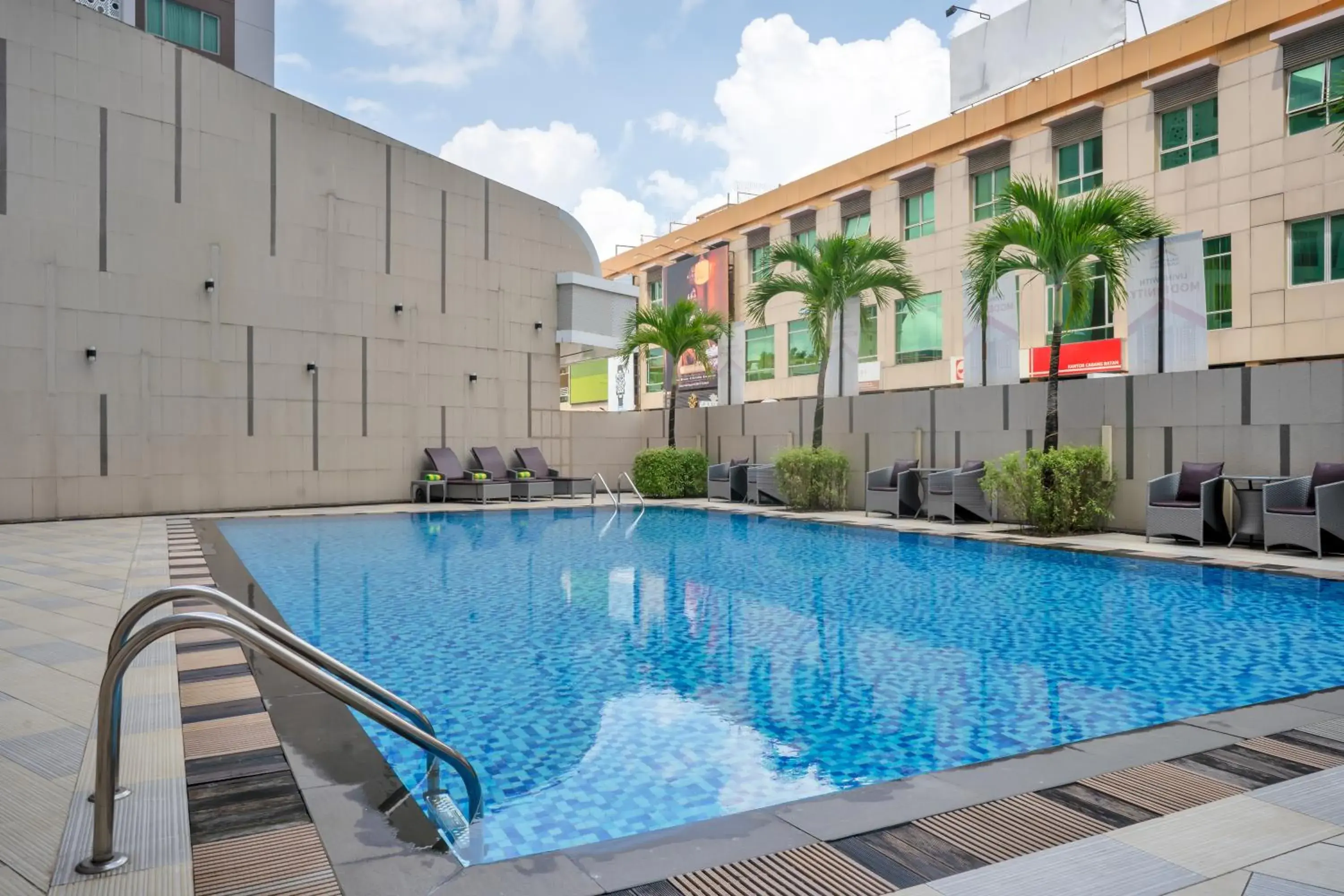 Pool view in Nagoya Hill Hotel Batam Pool view in Nagoya Hill Hotel Batam