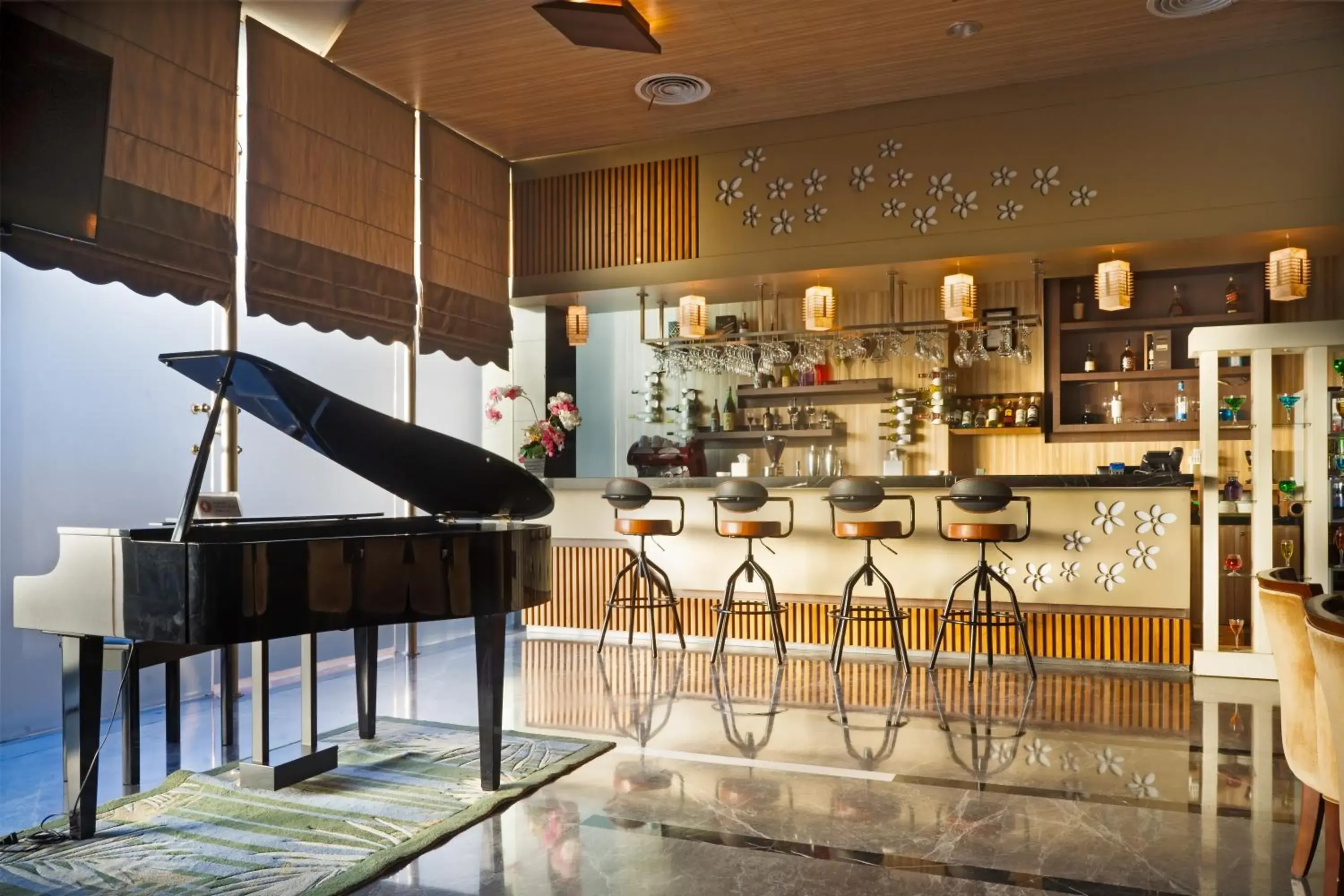 Lounge or bar in Nagoya Hill Hotel Batam Lounge or bar in Nagoya Hill Hotel Batam