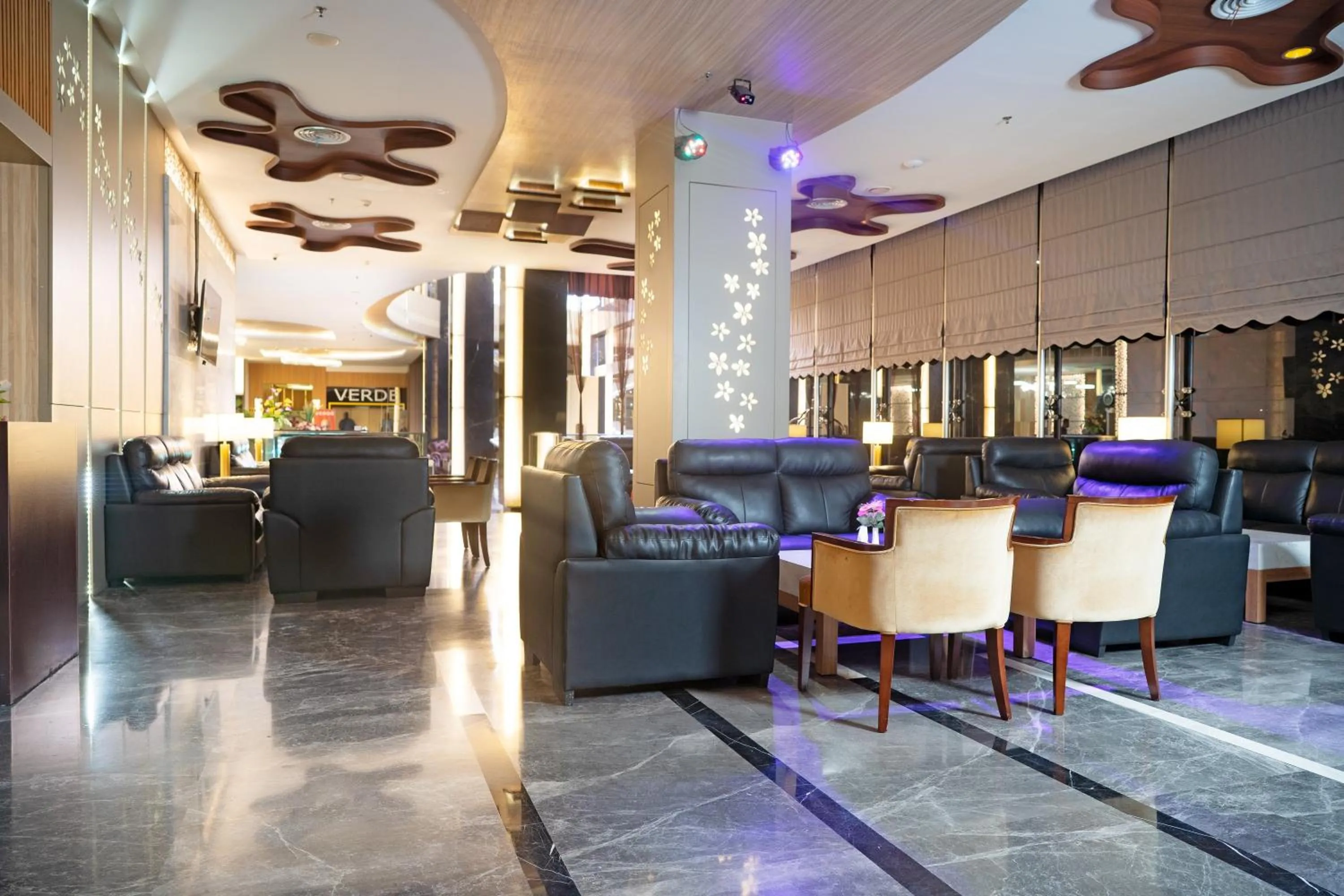 Lounge or bar in Nagoya Hill Hotel Batam