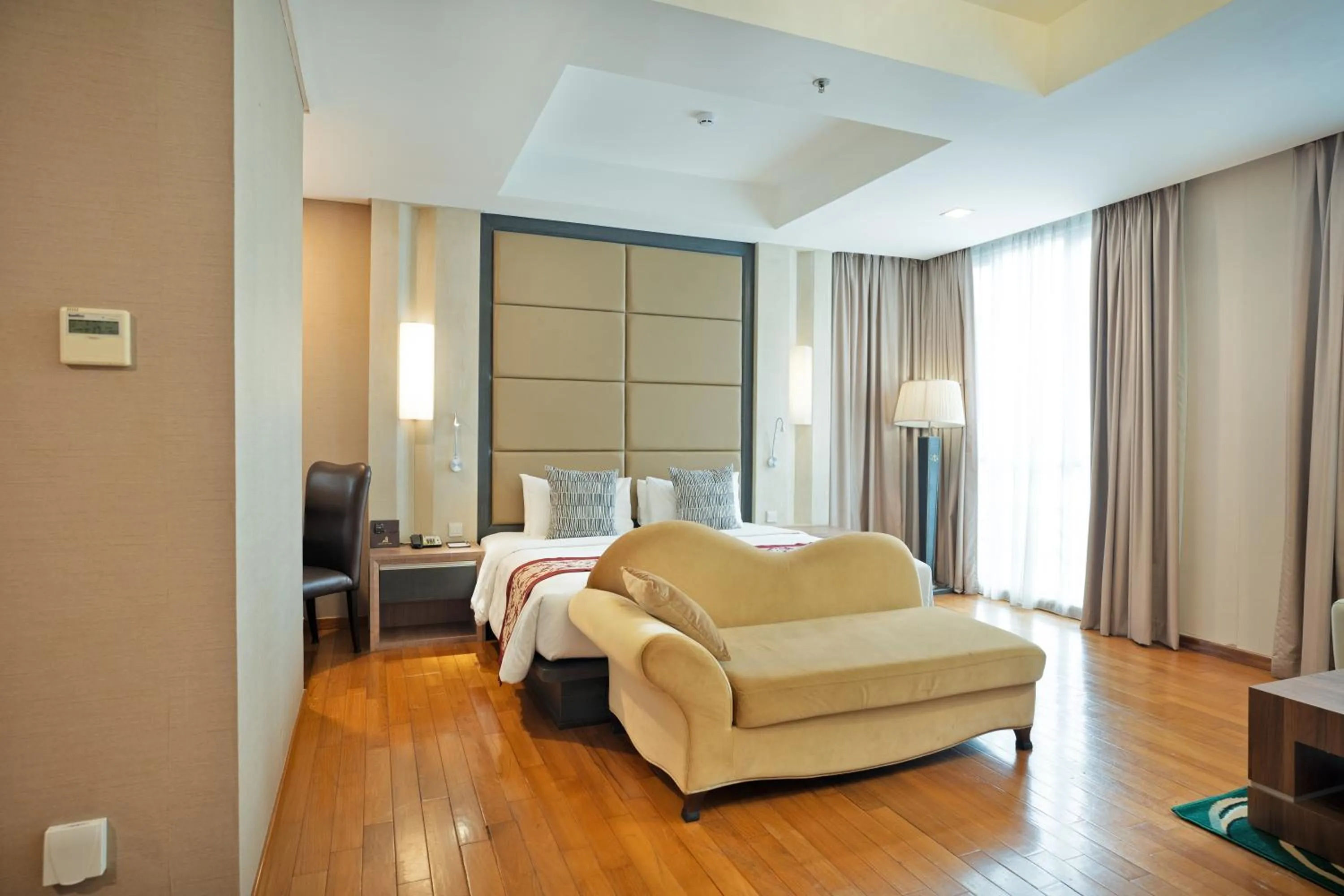 Bed in Nagoya Hill Hotel Batam