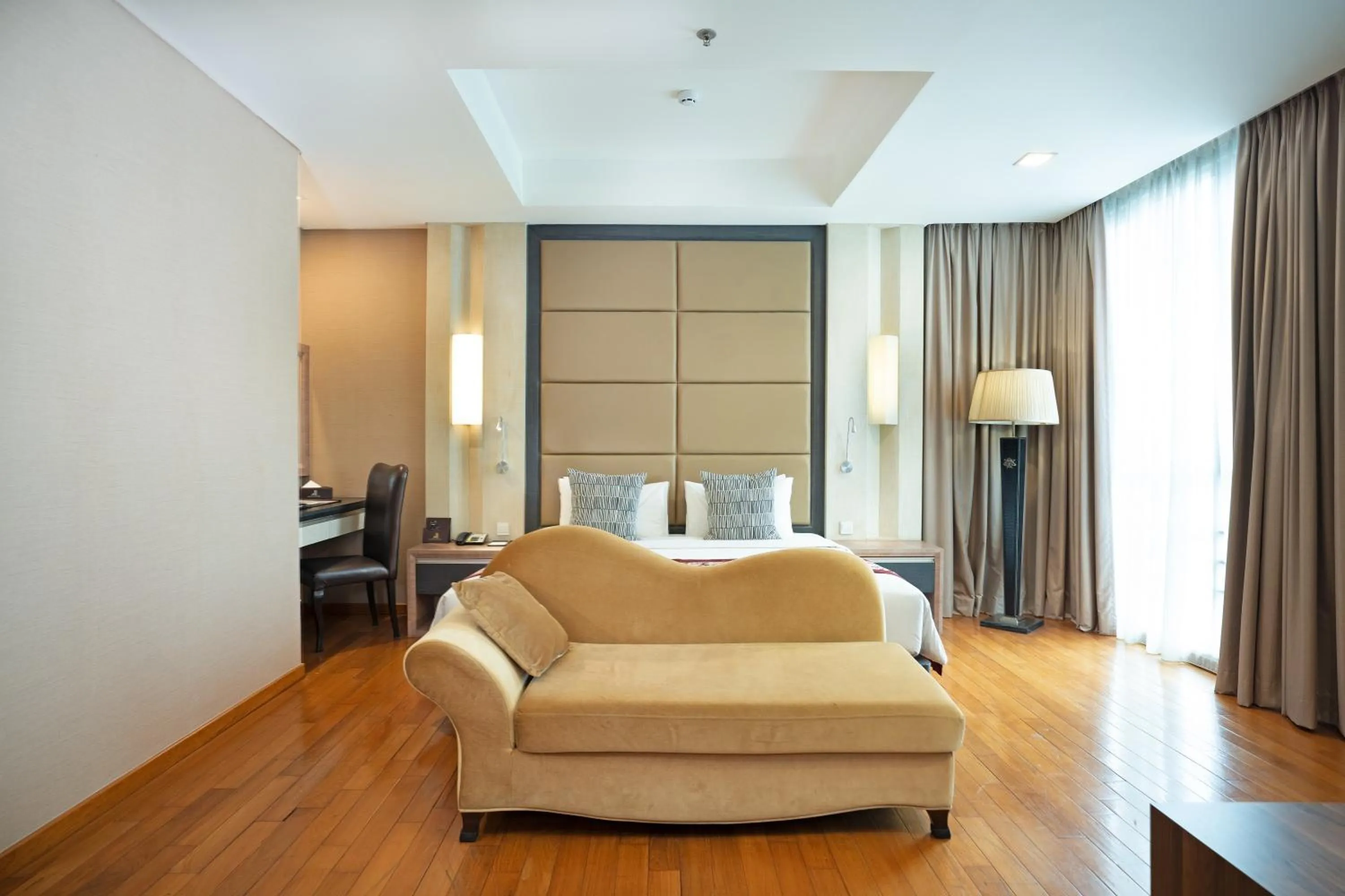 Bed in Nagoya Hill Hotel Batam