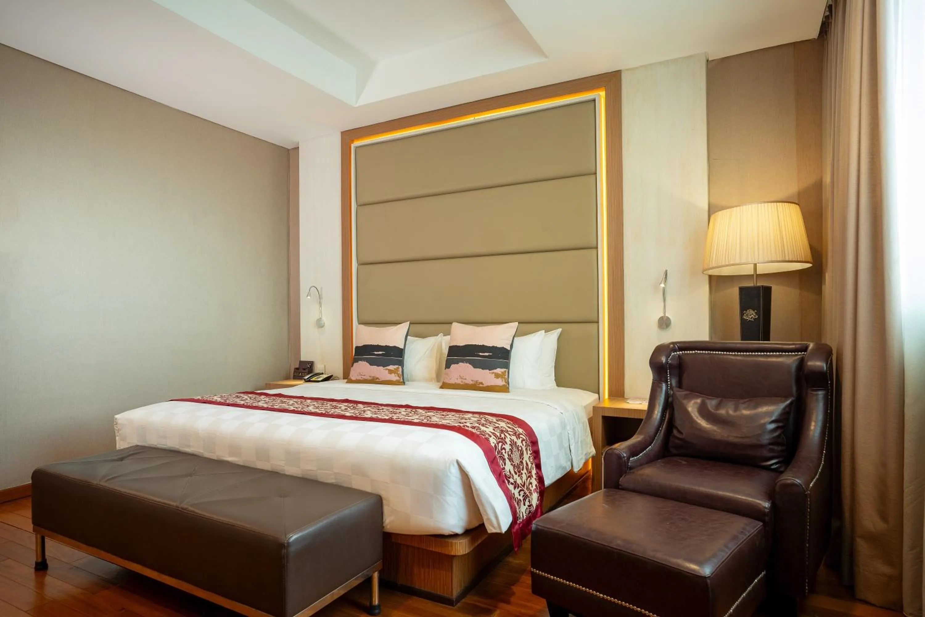 Bed in Nagoya Hill Hotel Batam