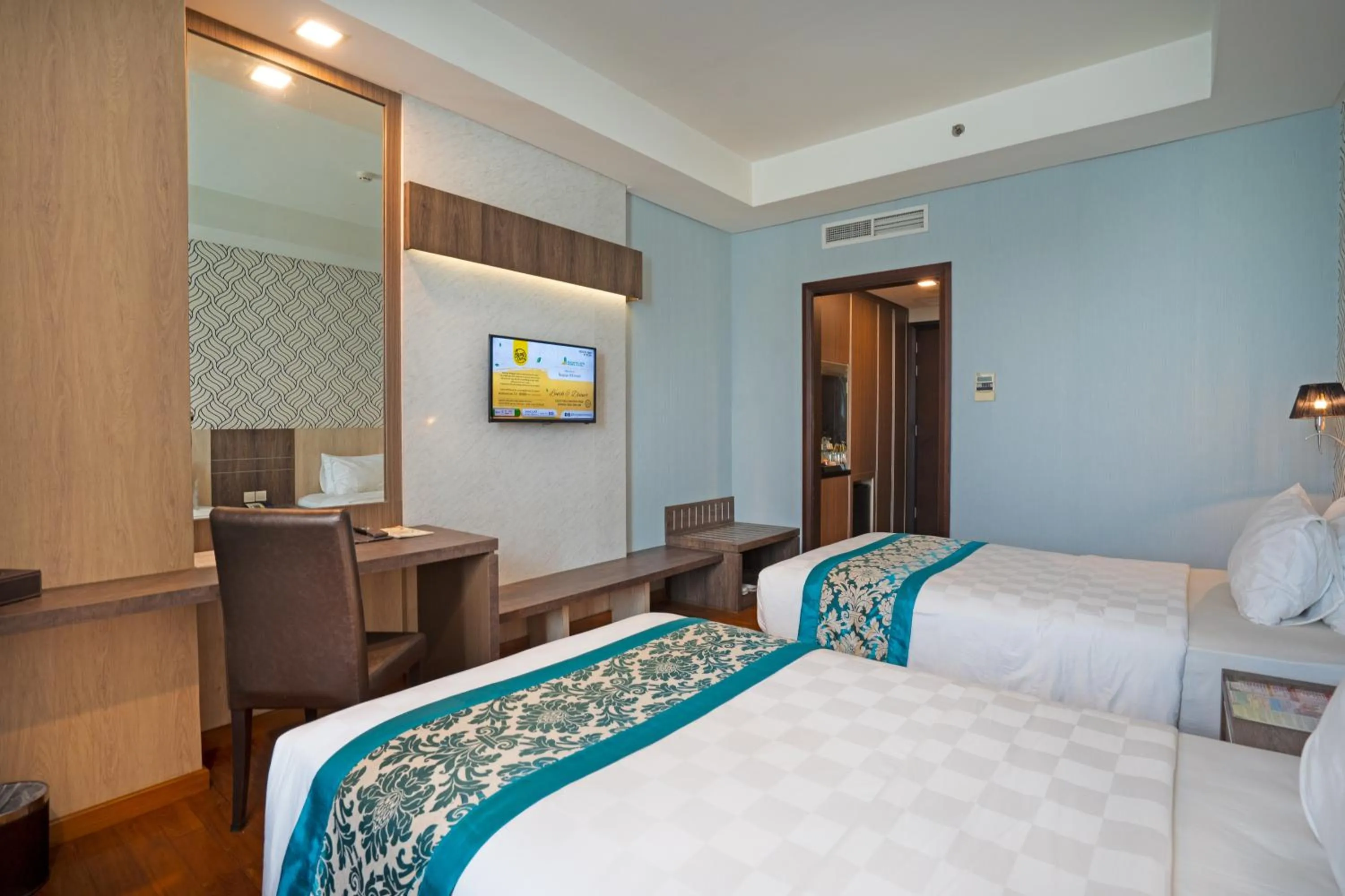Bedroom, Bed in Nagoya Hill Hotel Batam