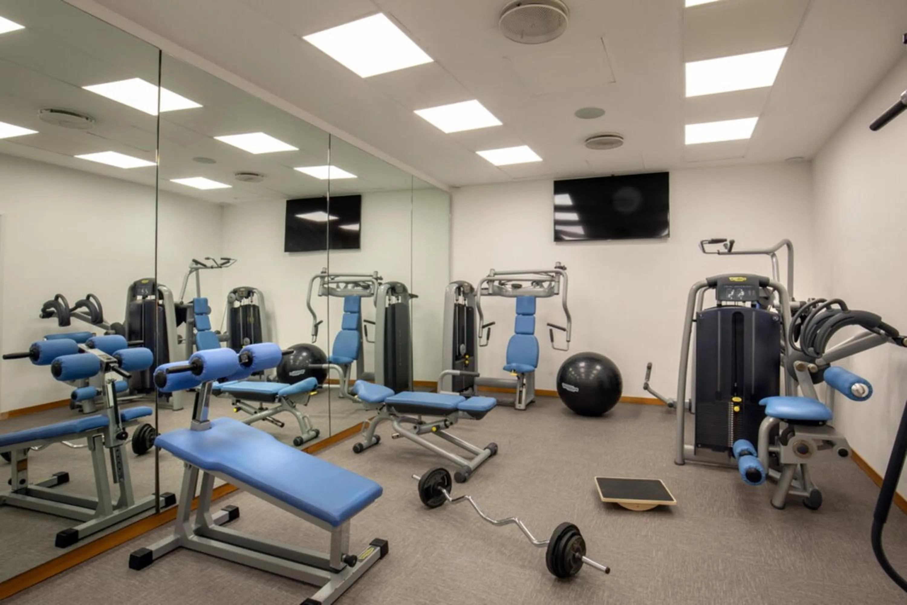 Fitness centre/facilities in Rose Garden Palace Roma by OMNIA hotels