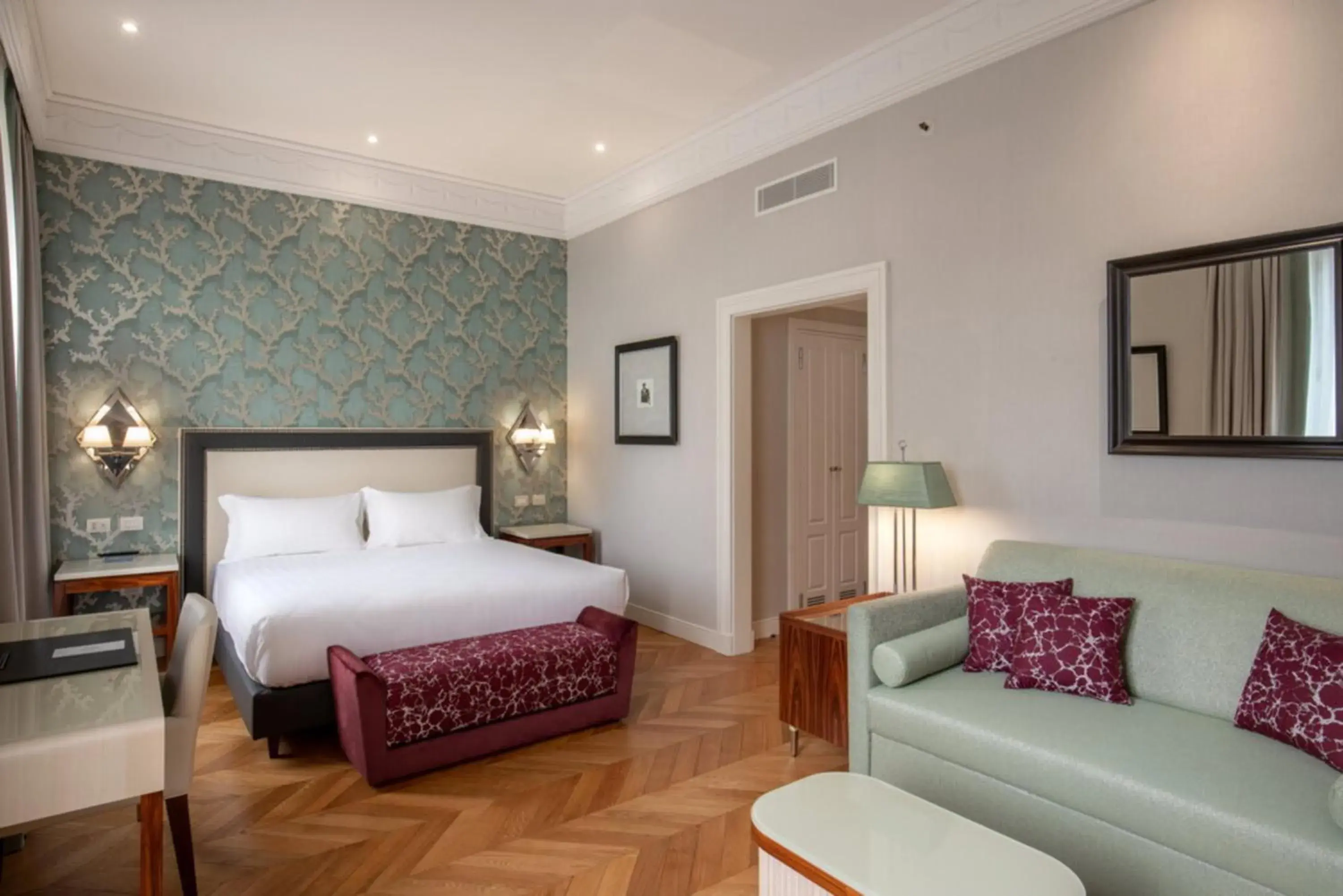 Bed in Rose Garden Palace Roma by OMNIA hotels Bed in Rose Garden Palace Roma by OMNIA hotels