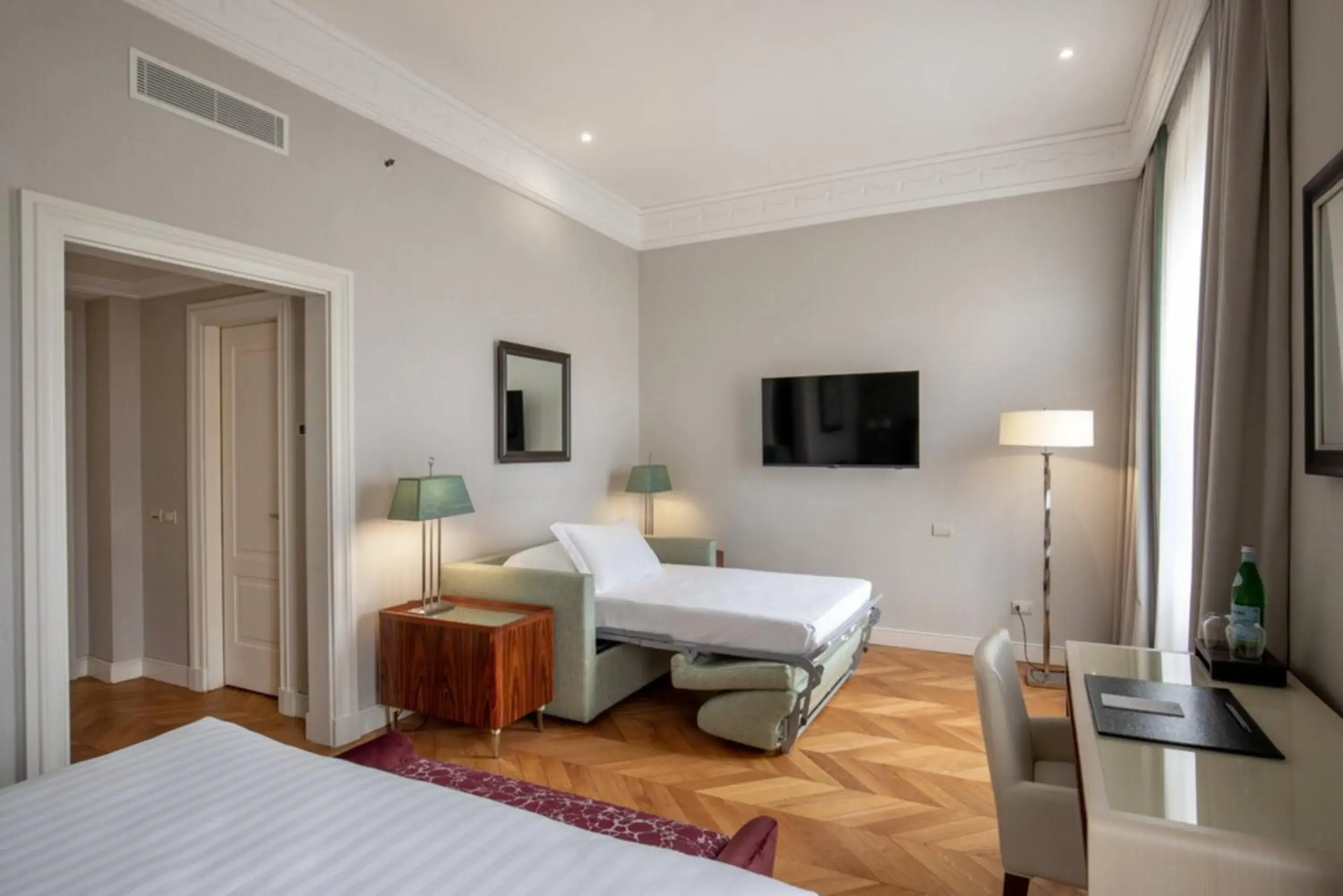Bed in Rose Garden Palace Roma by OMNIA hotels Bed in Rose Garden Palace Roma by OMNIA hotels