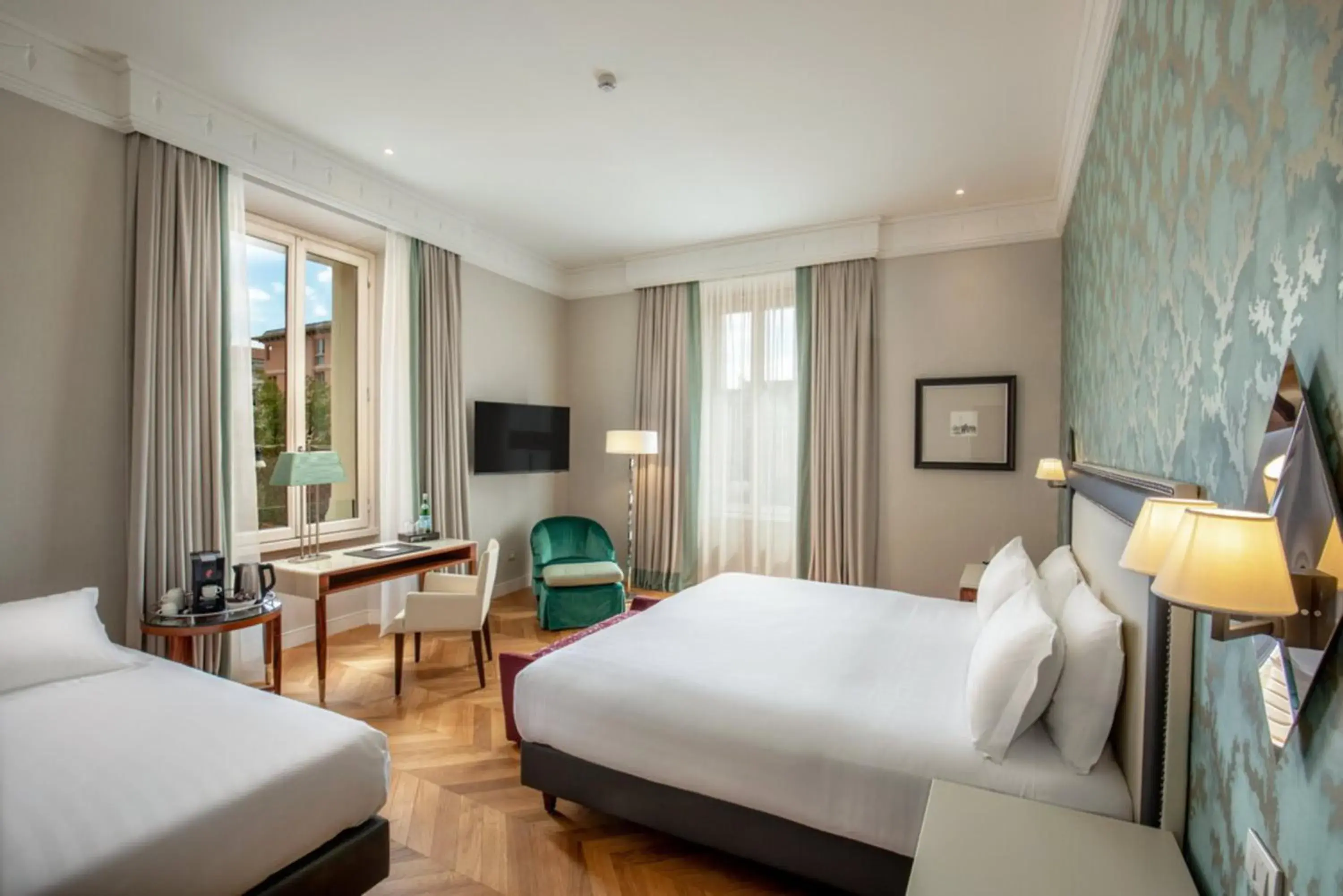 Bed in Rose Garden Palace Roma by OMNIA hotels Bed in Rose Garden Palace Roma by OMNIA hotels