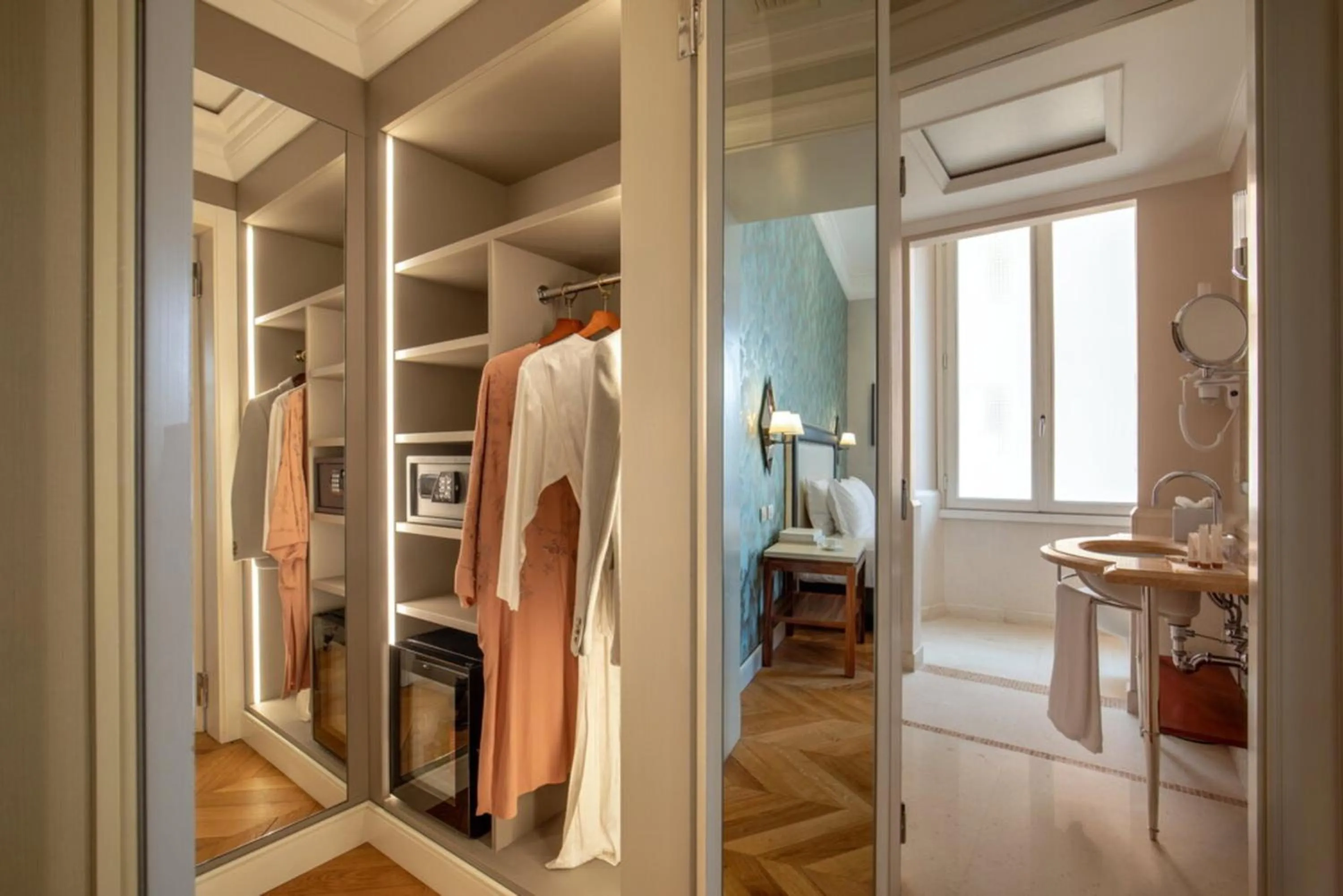 Bed in Rose Garden Palace Roma by OMNIA hotels