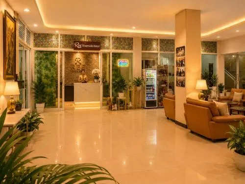 Ree- Riverside hotel