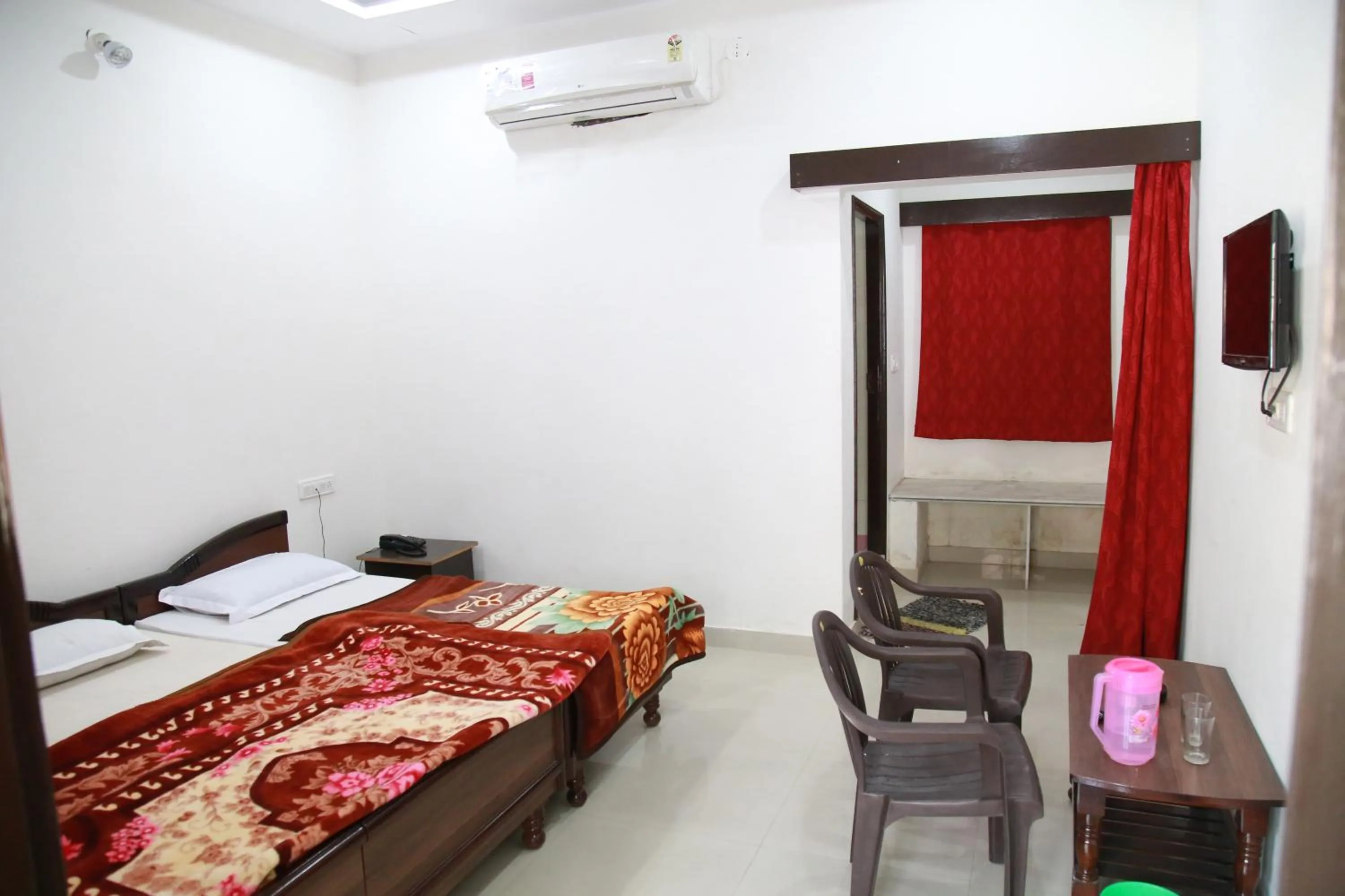 Bedroom, Bed in Hotel Ramnivas