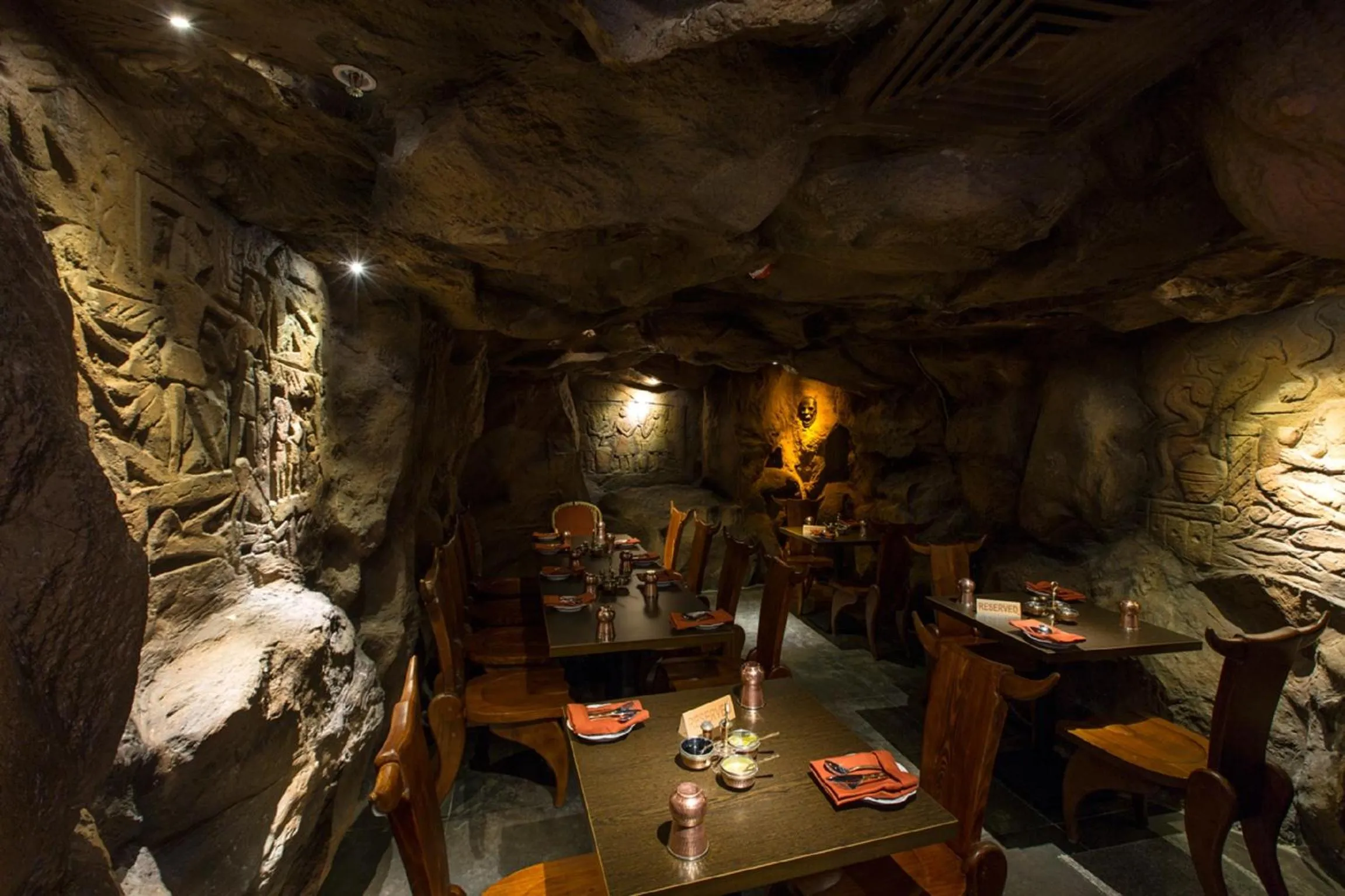 Restaurant/places to eat in Pai Viceroy