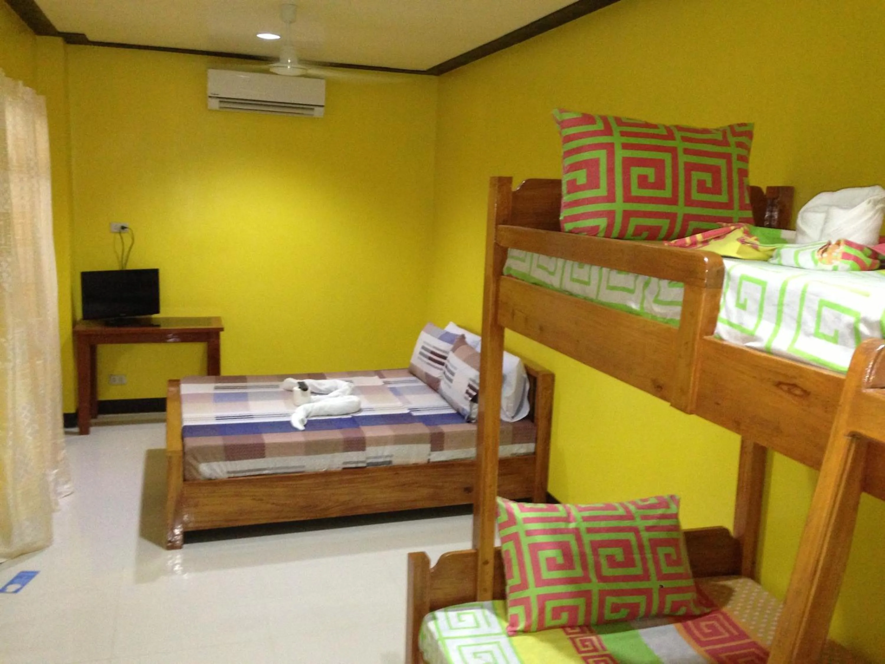 Photo of the whole room, Bunk Bed in OYO 938 Citrine Travel Lodge