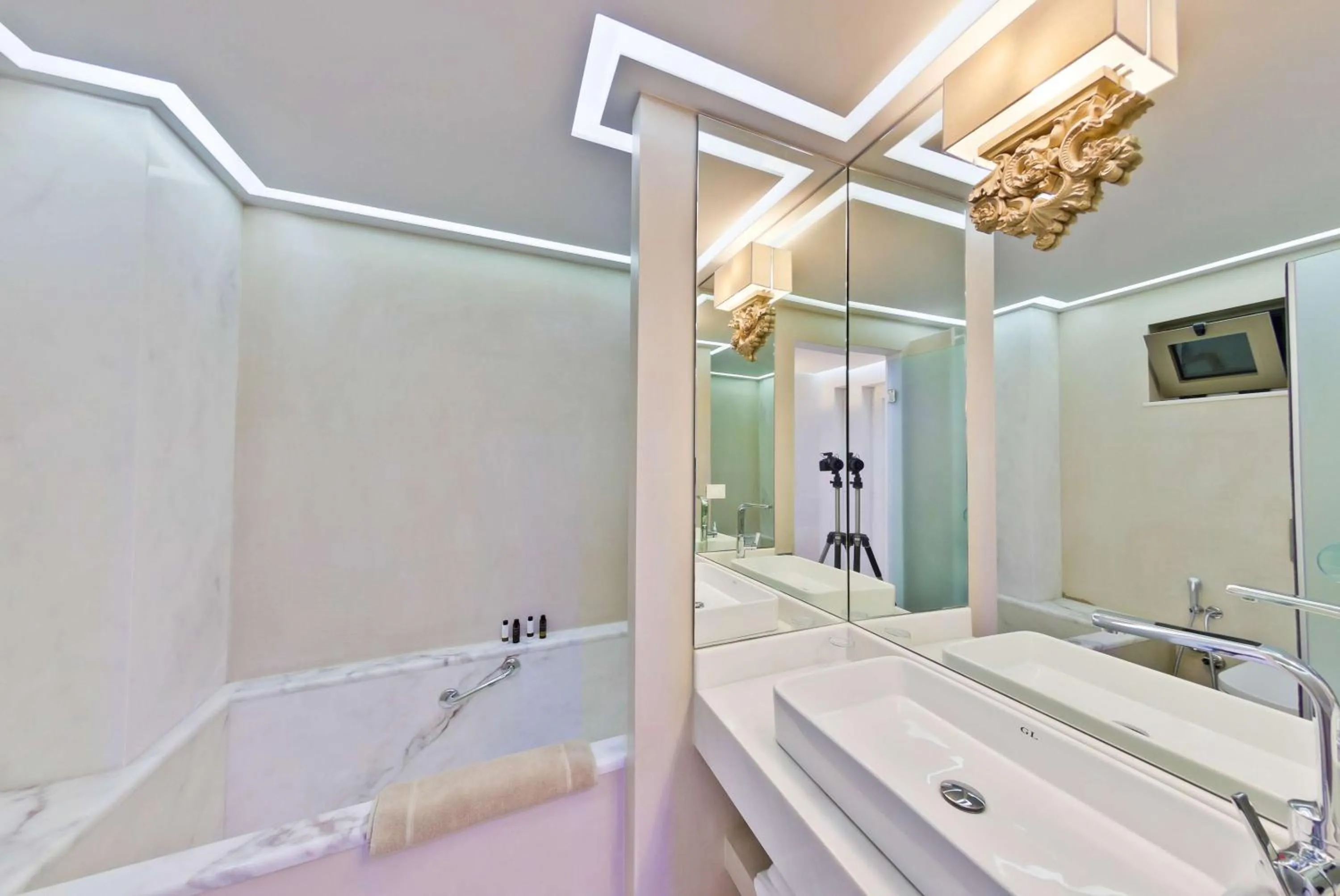 Bathroom in Royal Marmin Bay Boutique & Art Hotel