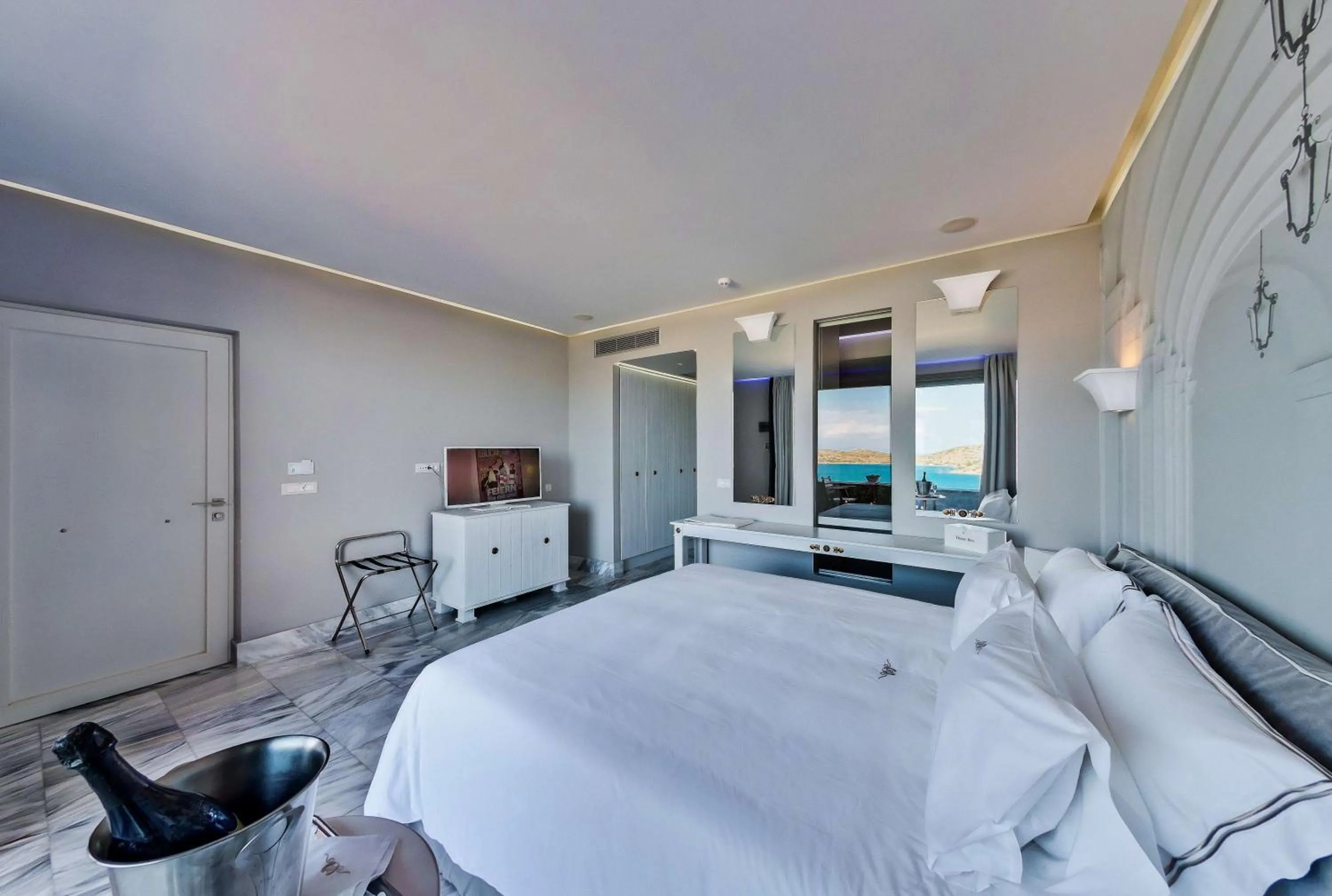 Photo of the whole room, Bed in Royal Marmin Bay Boutique & Art Hotel