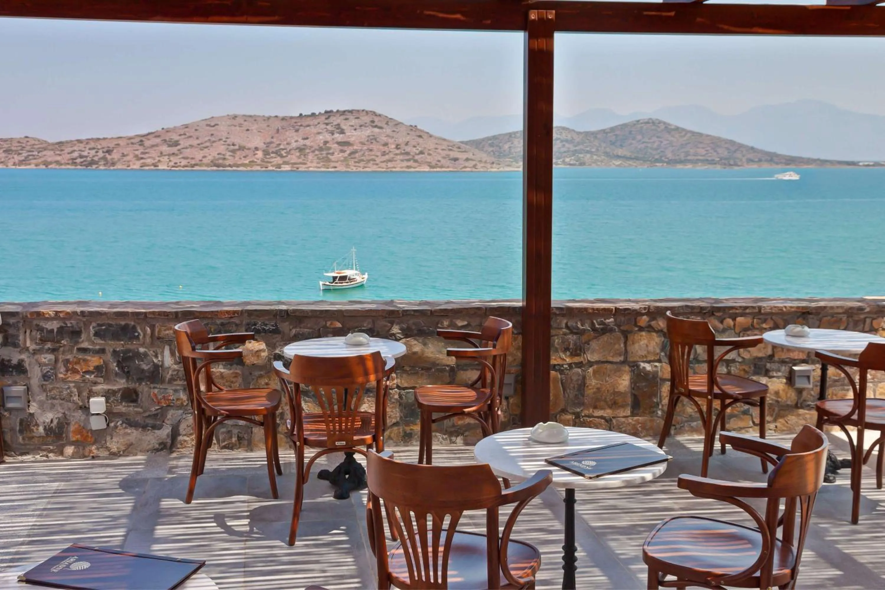 Lounge or bar in Royal Marmin Bay Boutique & Art Hotel