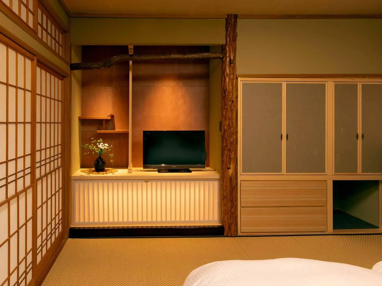 Photo of the whole room, Bed in Ryoso Yufuin Yamadaya