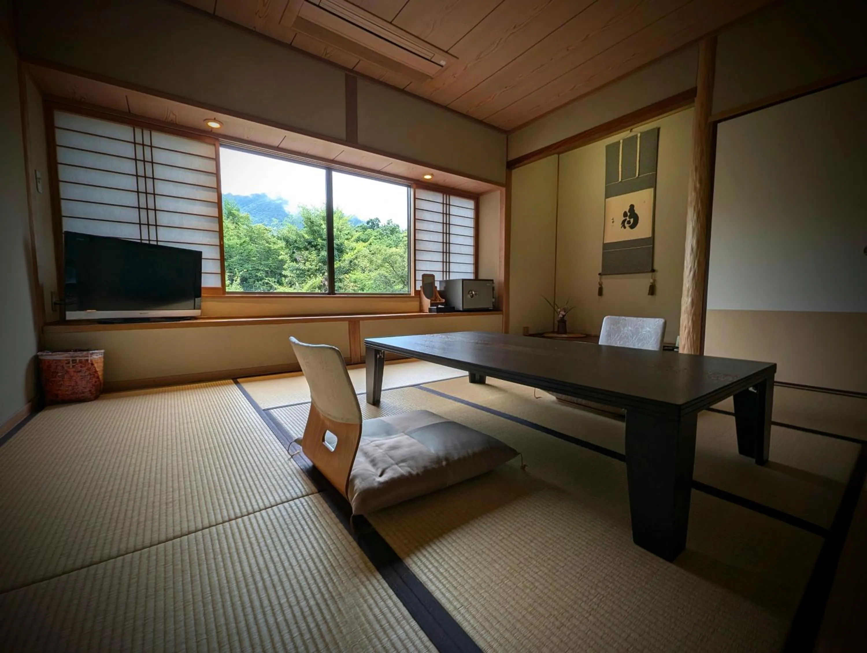Photo of the whole room in Ryoso Yufuin Yamadaya