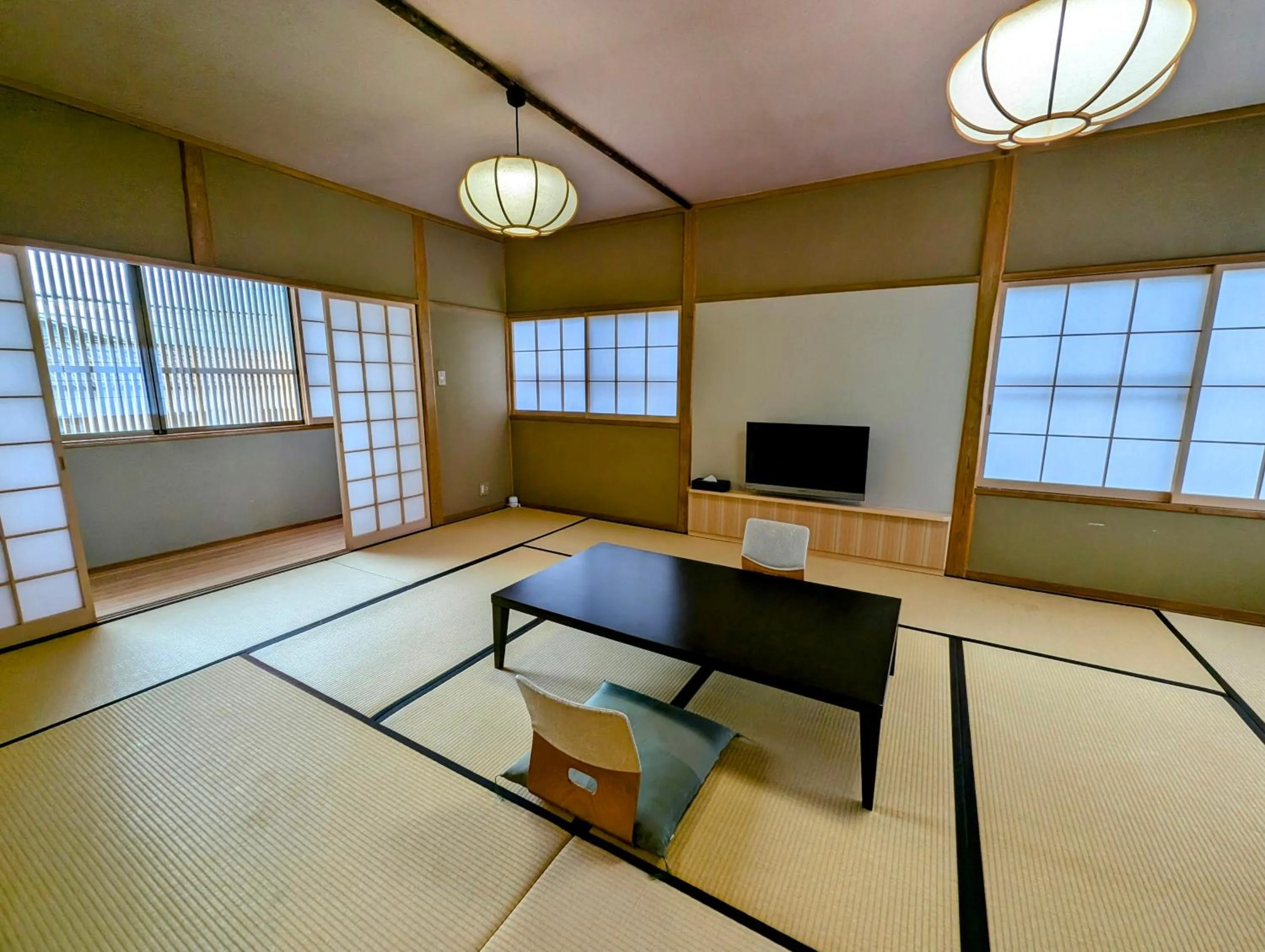 Photo of the whole room in Ryoso Yufuin Yamadaya