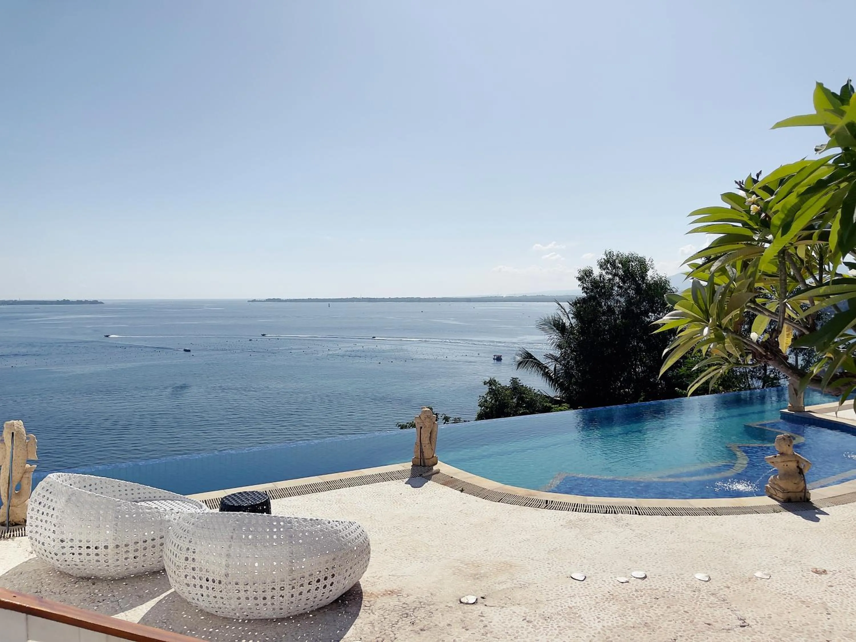 Swimming pool in Princess of Mentigi Bay