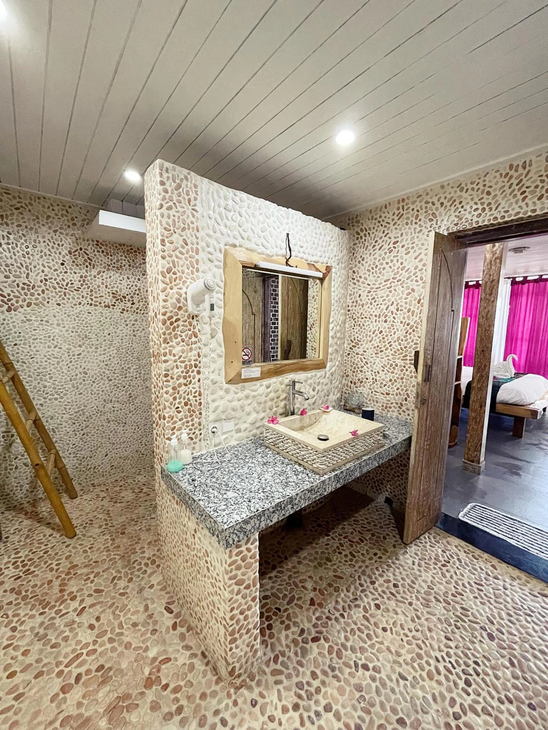Bathroom in Princess of Mentigi Bay
