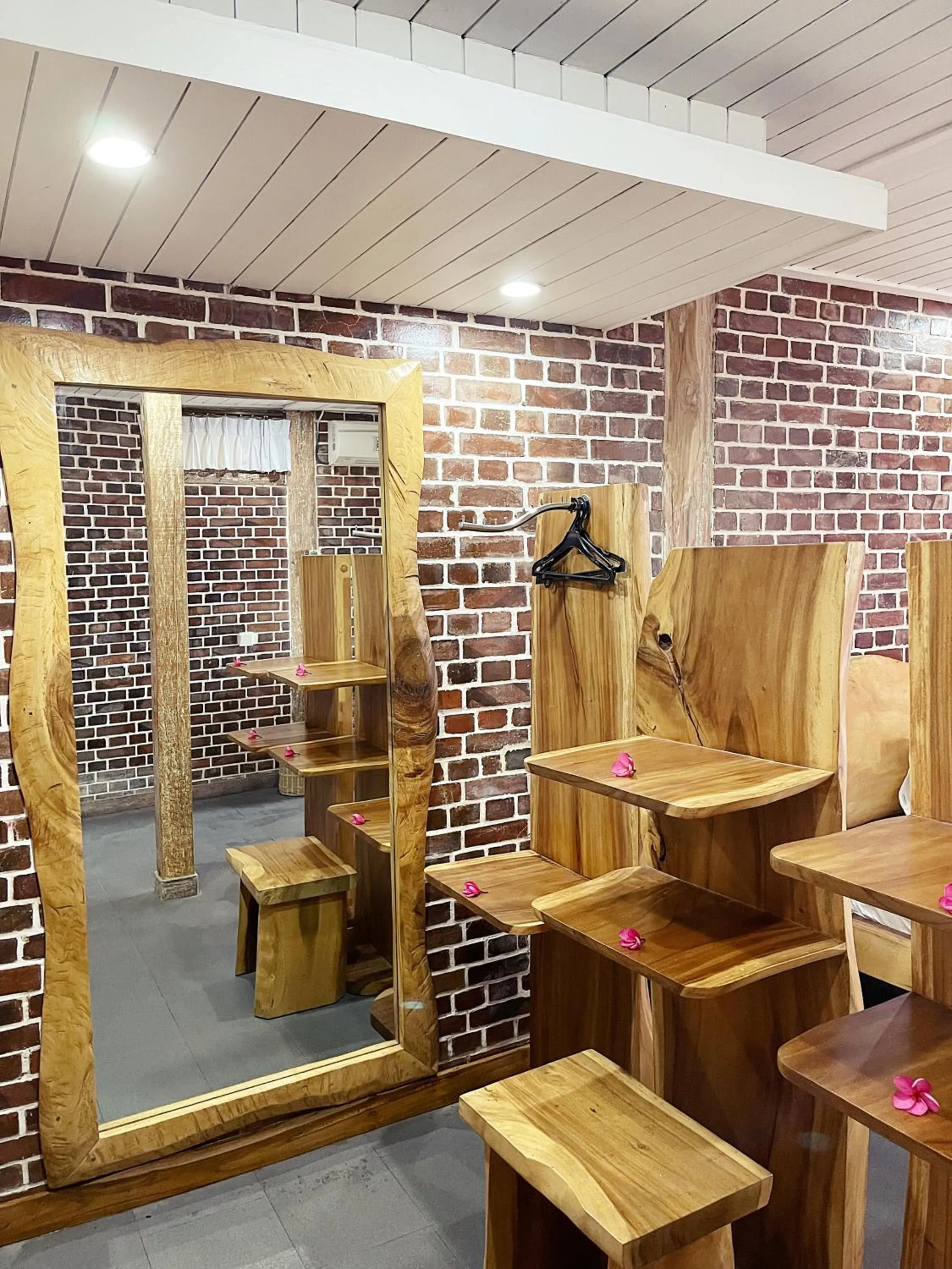 wardrobe in Princess of Mentigi Bay