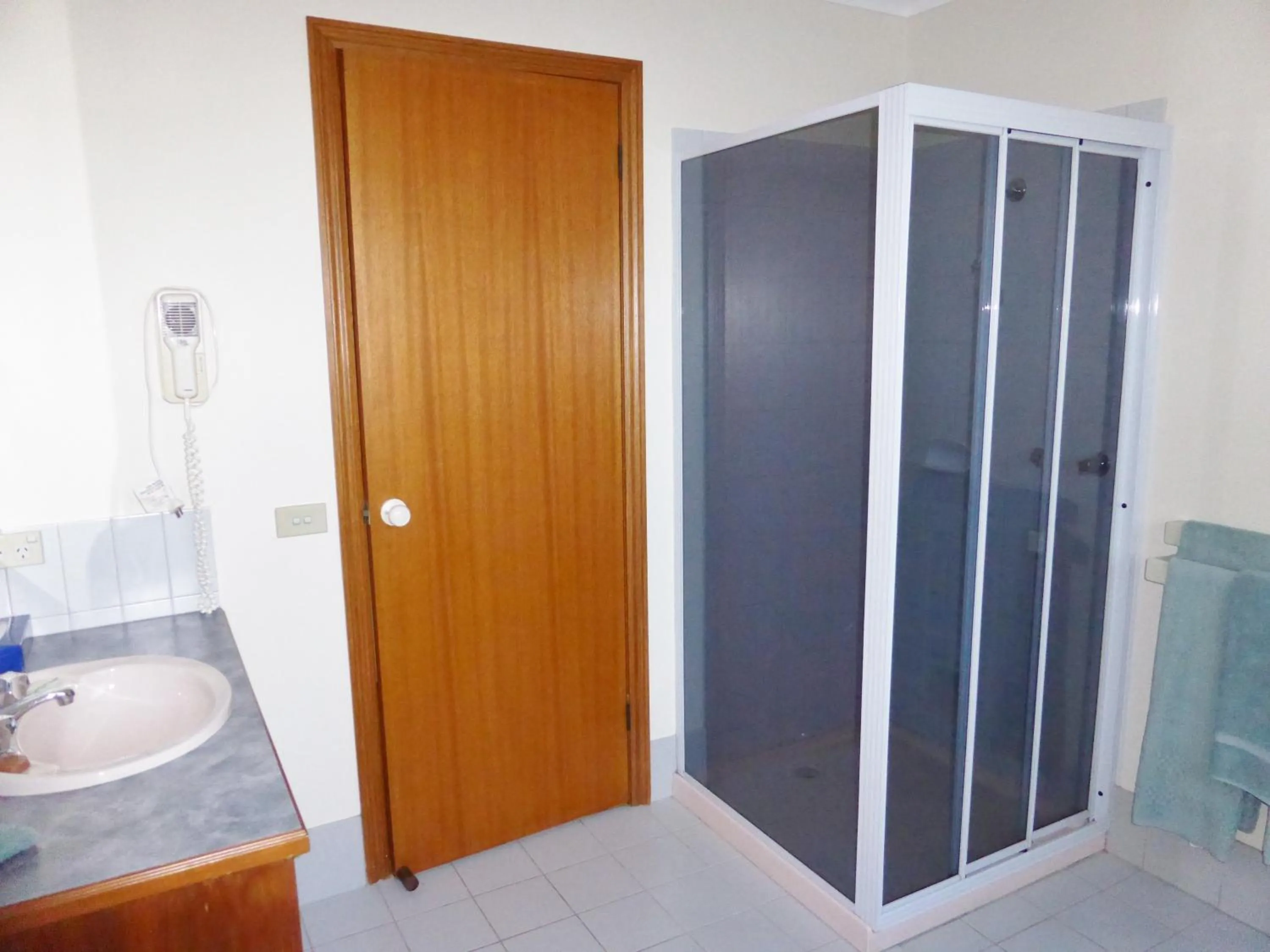 Bathroom in Victoriana Motor Inn