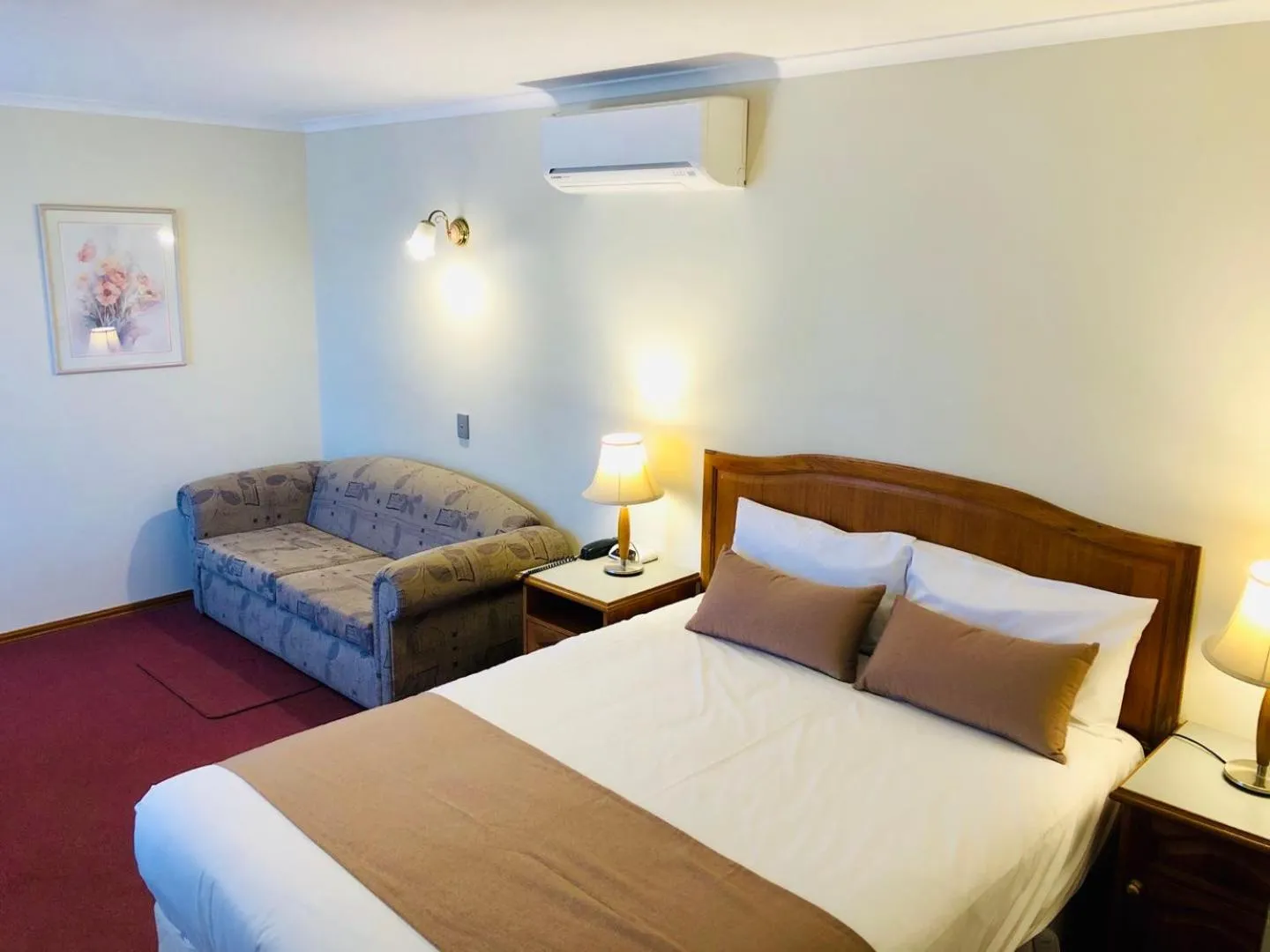 Bedroom, Bed in Victoriana Motor Inn