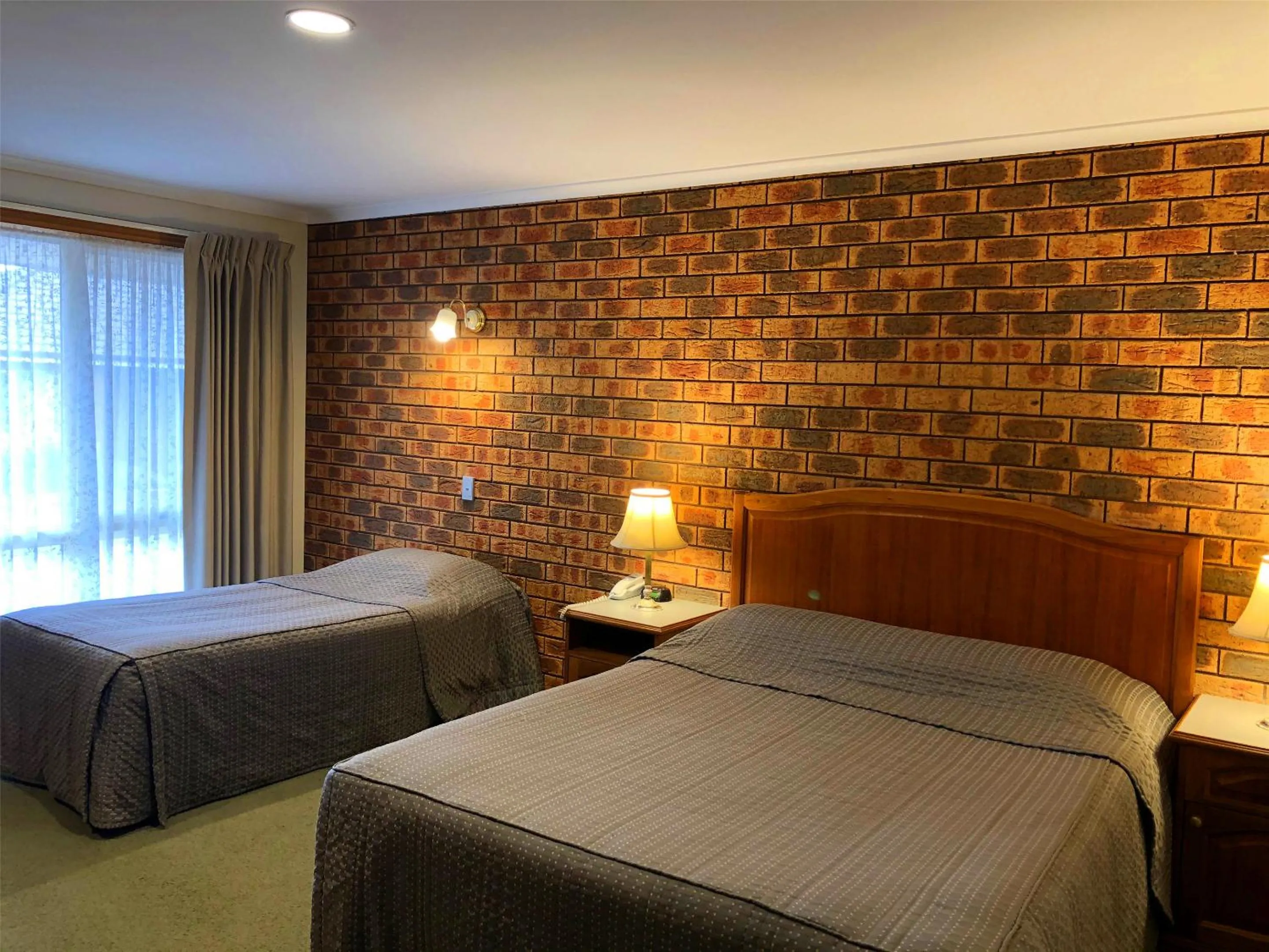 Bedroom, Bed in Victoriana Motor Inn