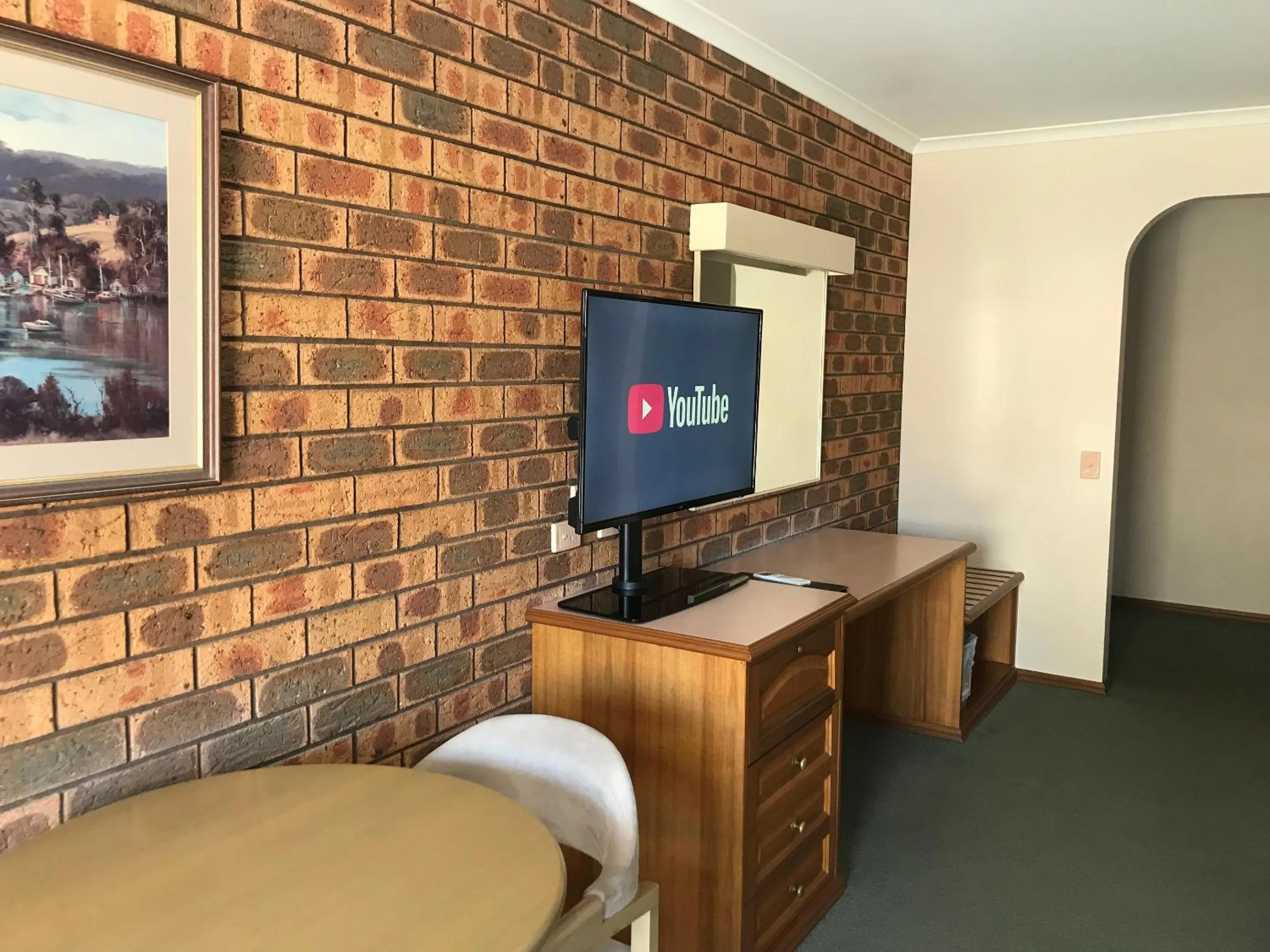 TV and multimedia in Victoriana Motor Inn