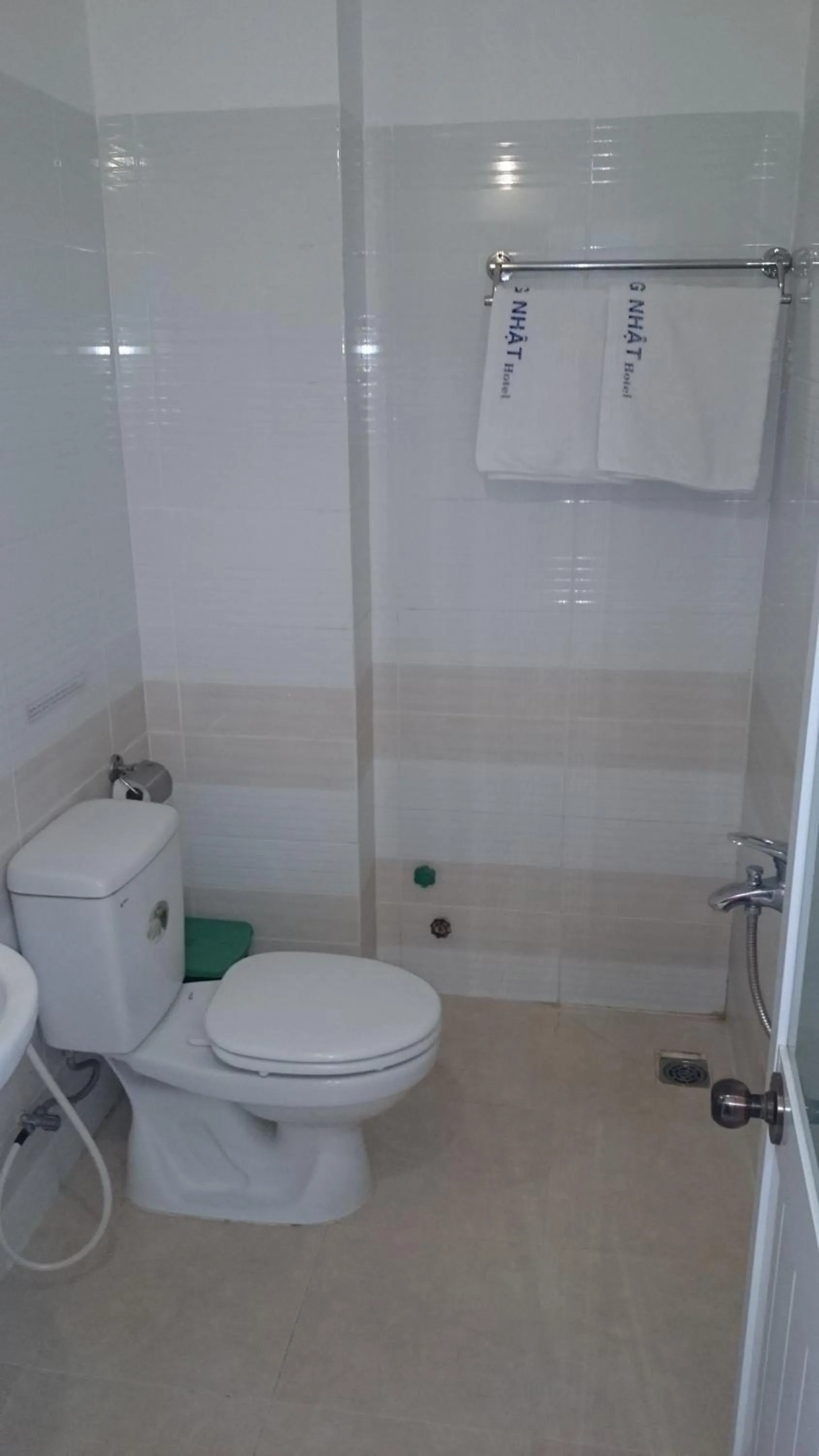 Bathroom in Quang Nhat Hotel
