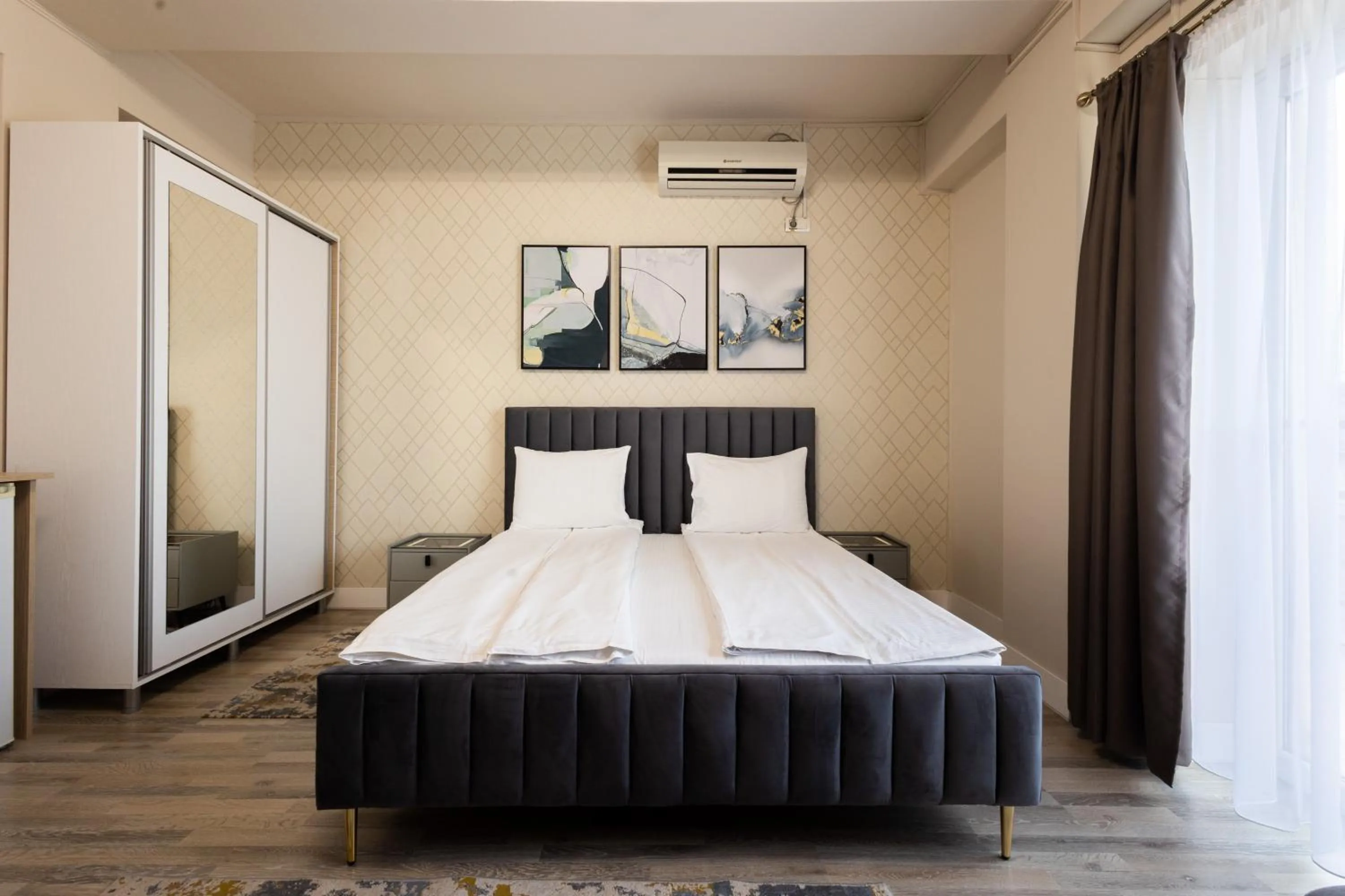 Bed in Apart Hotel Bonjour Cluj