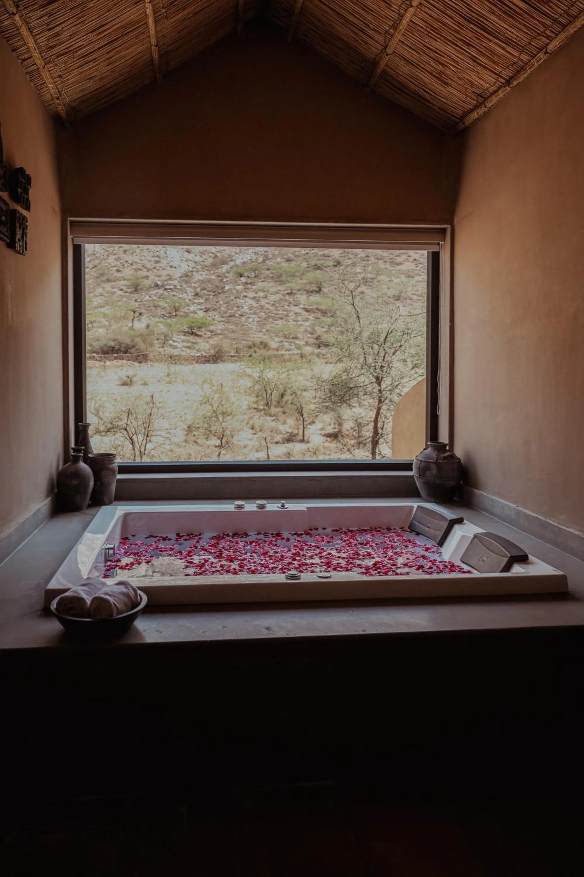 Bathroom, Bed in The Foothills Escape