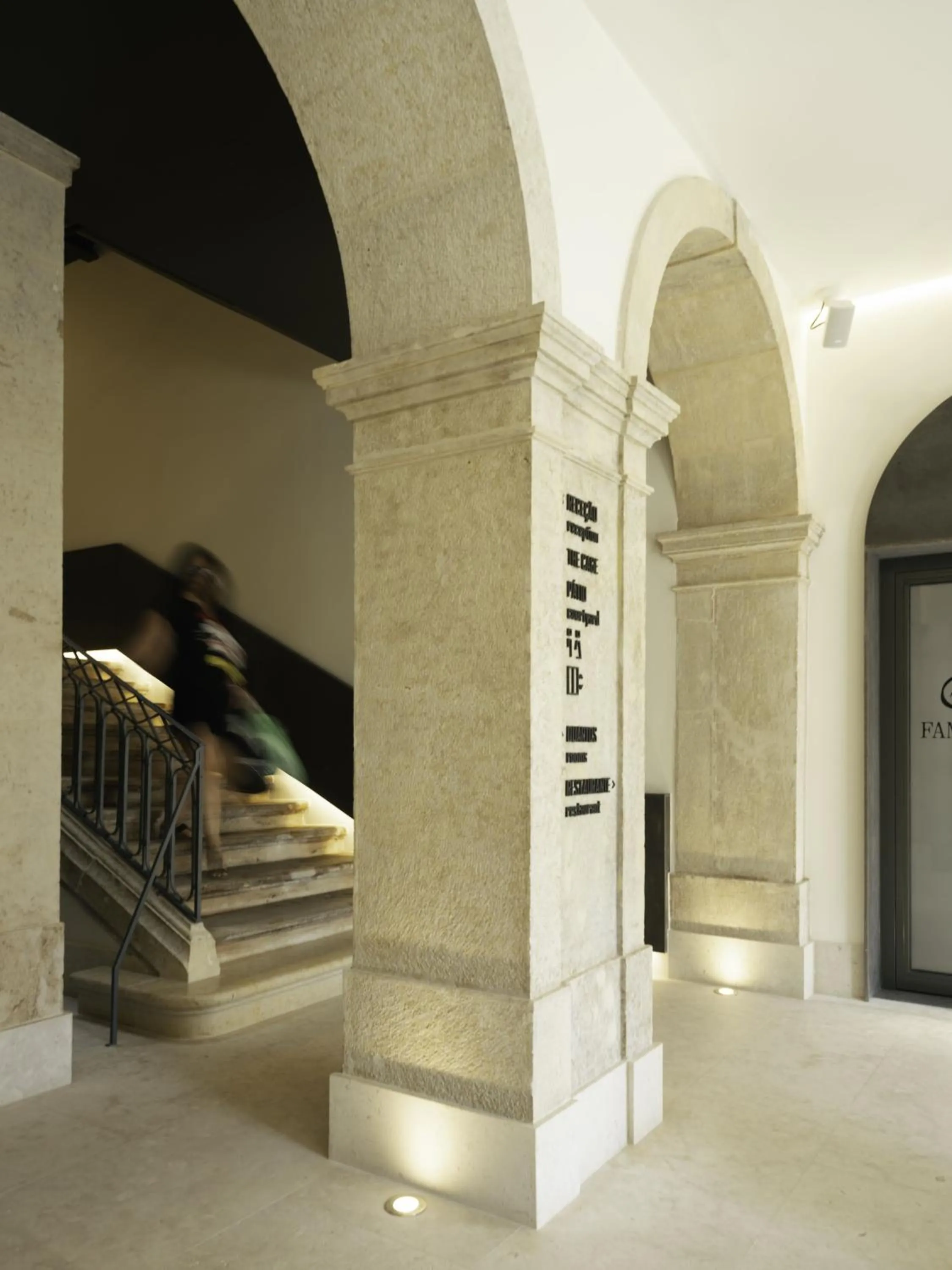 Lobby or reception in Inspira Santos Boutique Hotel