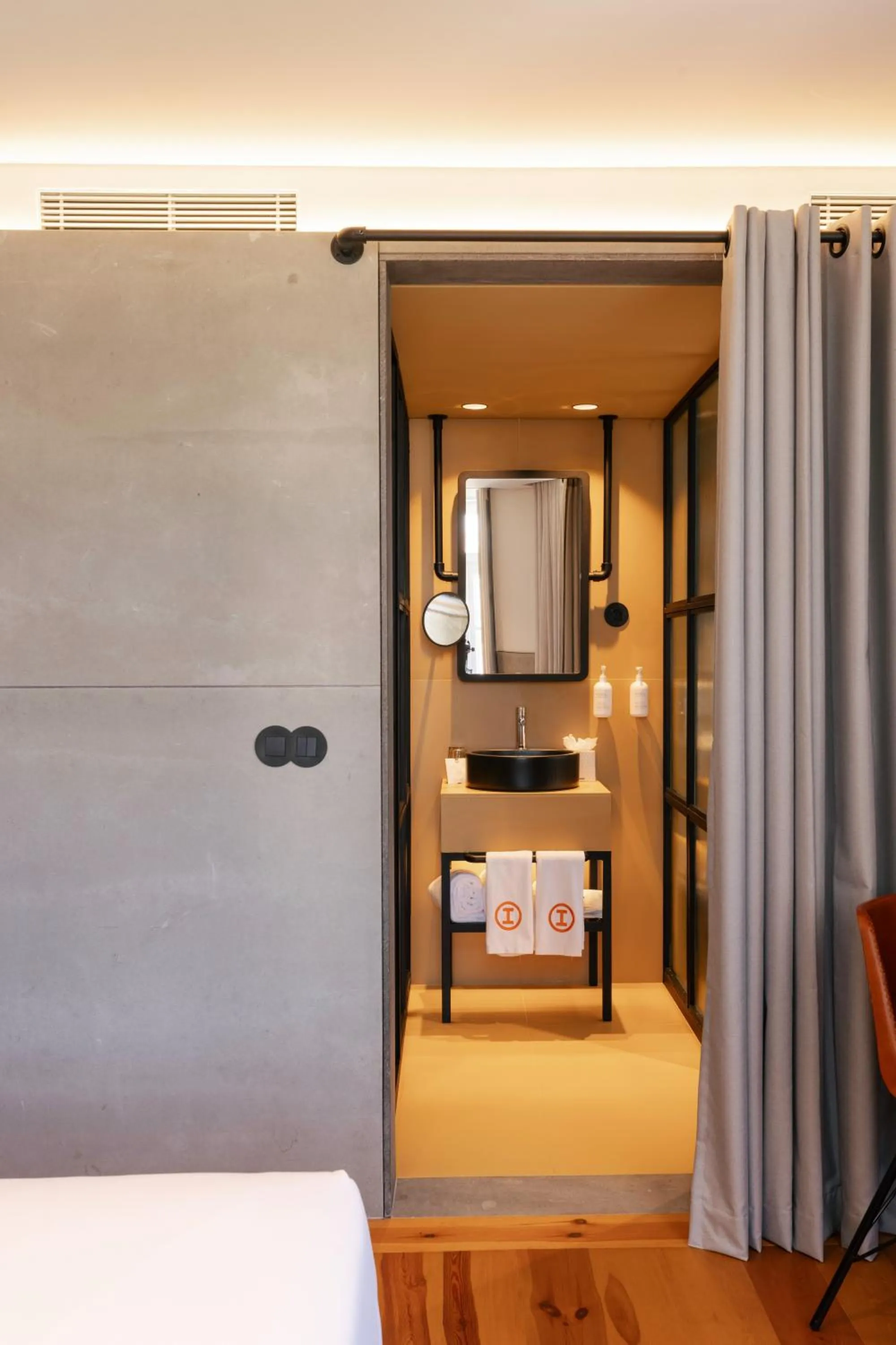 Bed in Inspira Santos Boutique Hotel