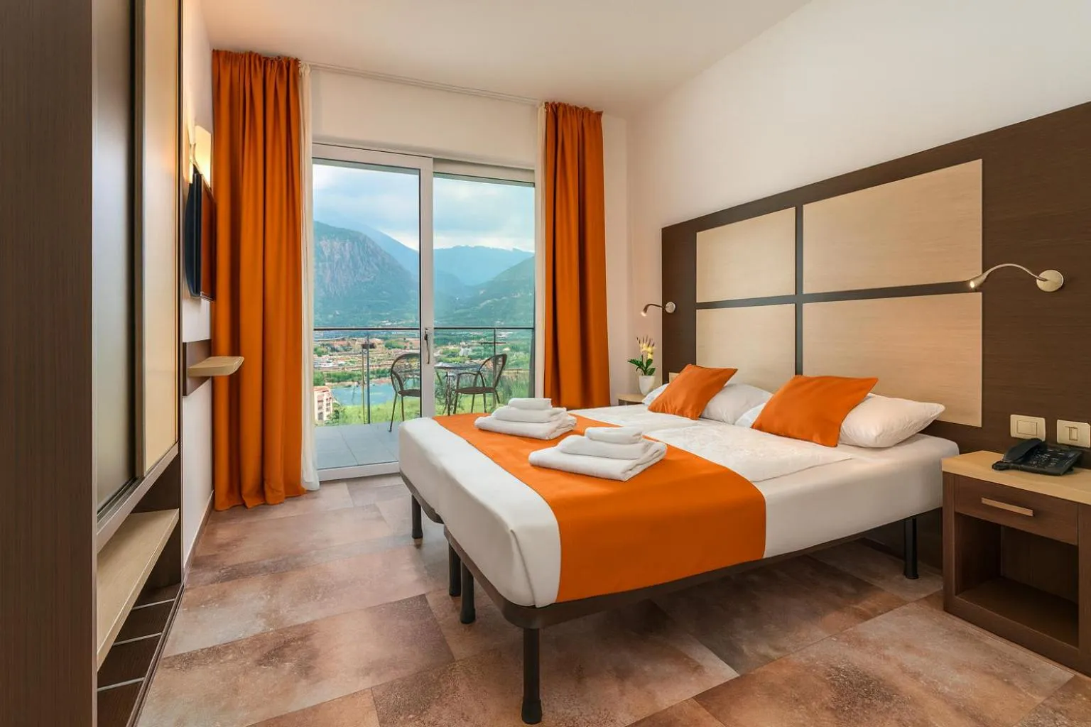 Bedroom, Bed in Hotel Benacus Panoramic