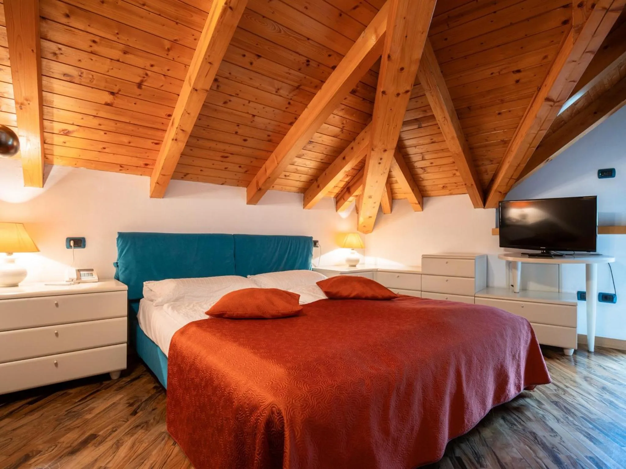 One-Bedroom Apartment - Attic in Hotel Benacus Panoramic