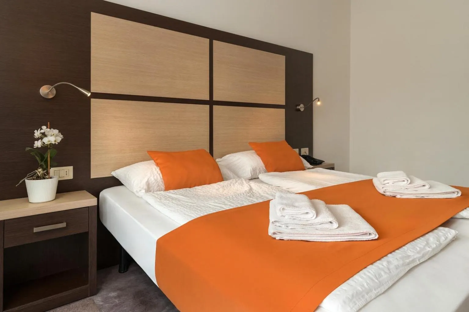 Bedroom, Bed in Hotel Benacus Panoramic