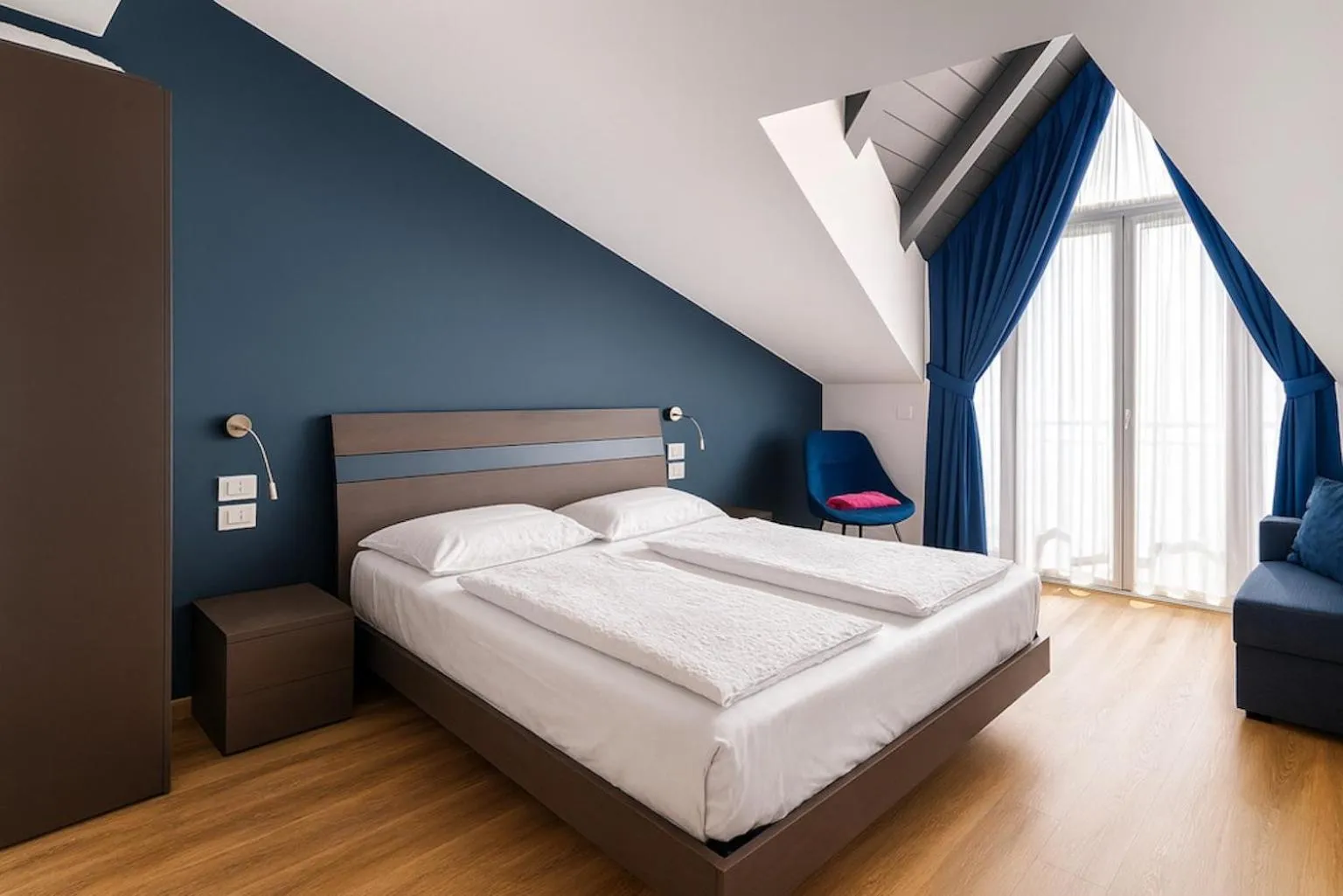 Photo of the whole room, Bed in Hotel Benacus Panoramic