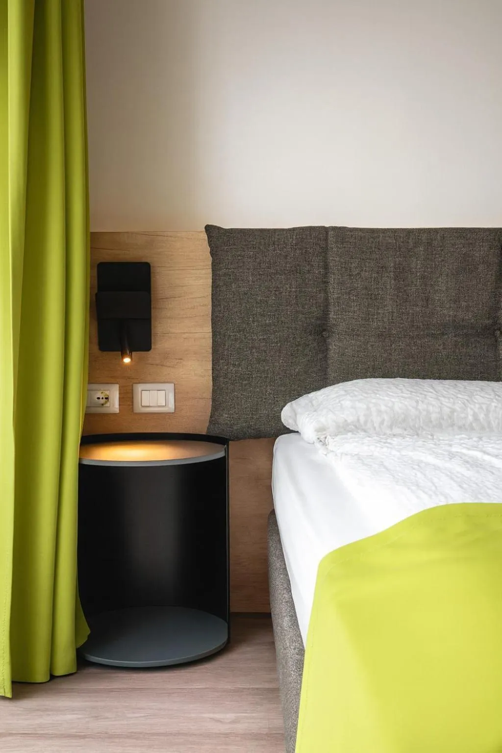 Bedroom, Bed in Hotel Benacus Panoramic