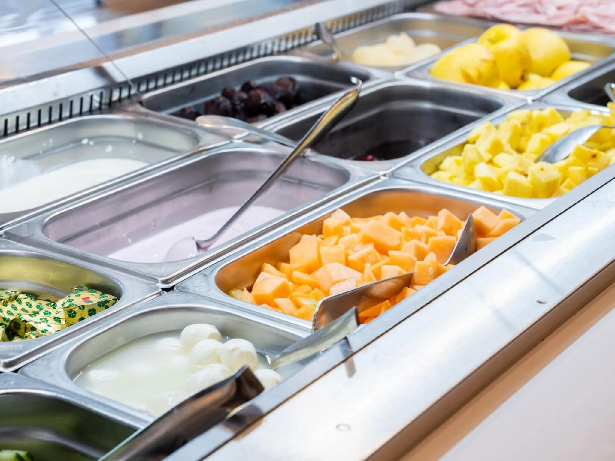 Restaurant/places to eat in Hotel Benacus Panoramic