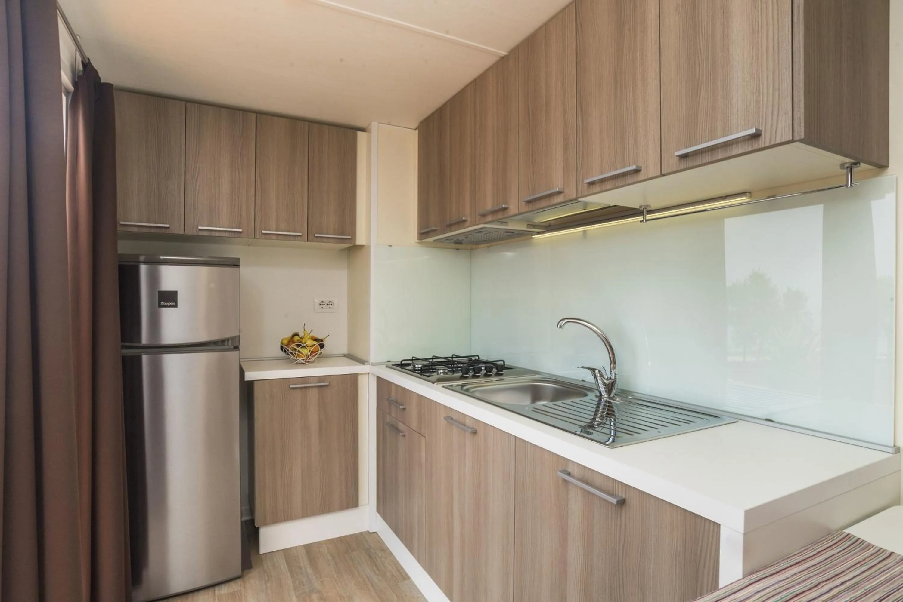 Kitchen or kitchenette in Mobile Homes Sunset Beach