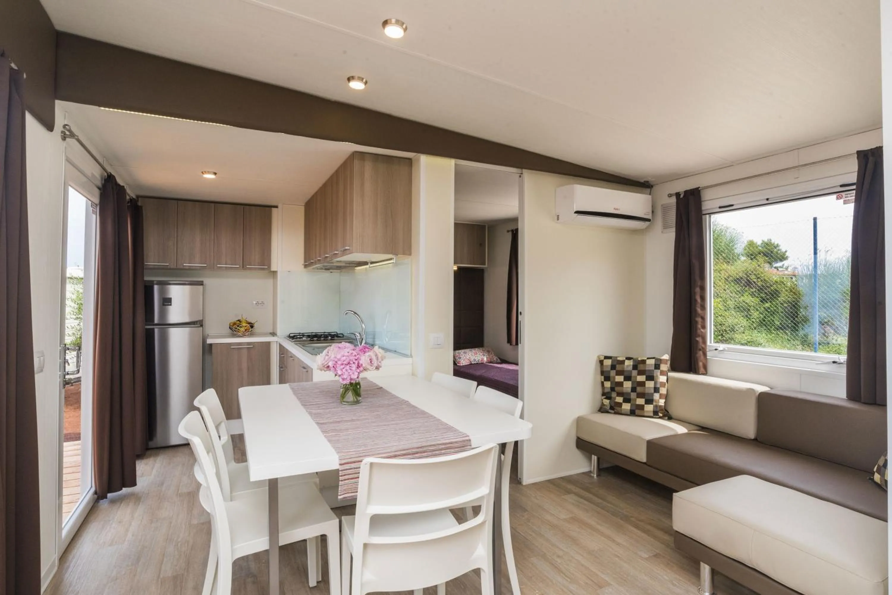 Kitchen or kitchenette in Mobile Homes Sunset Beach