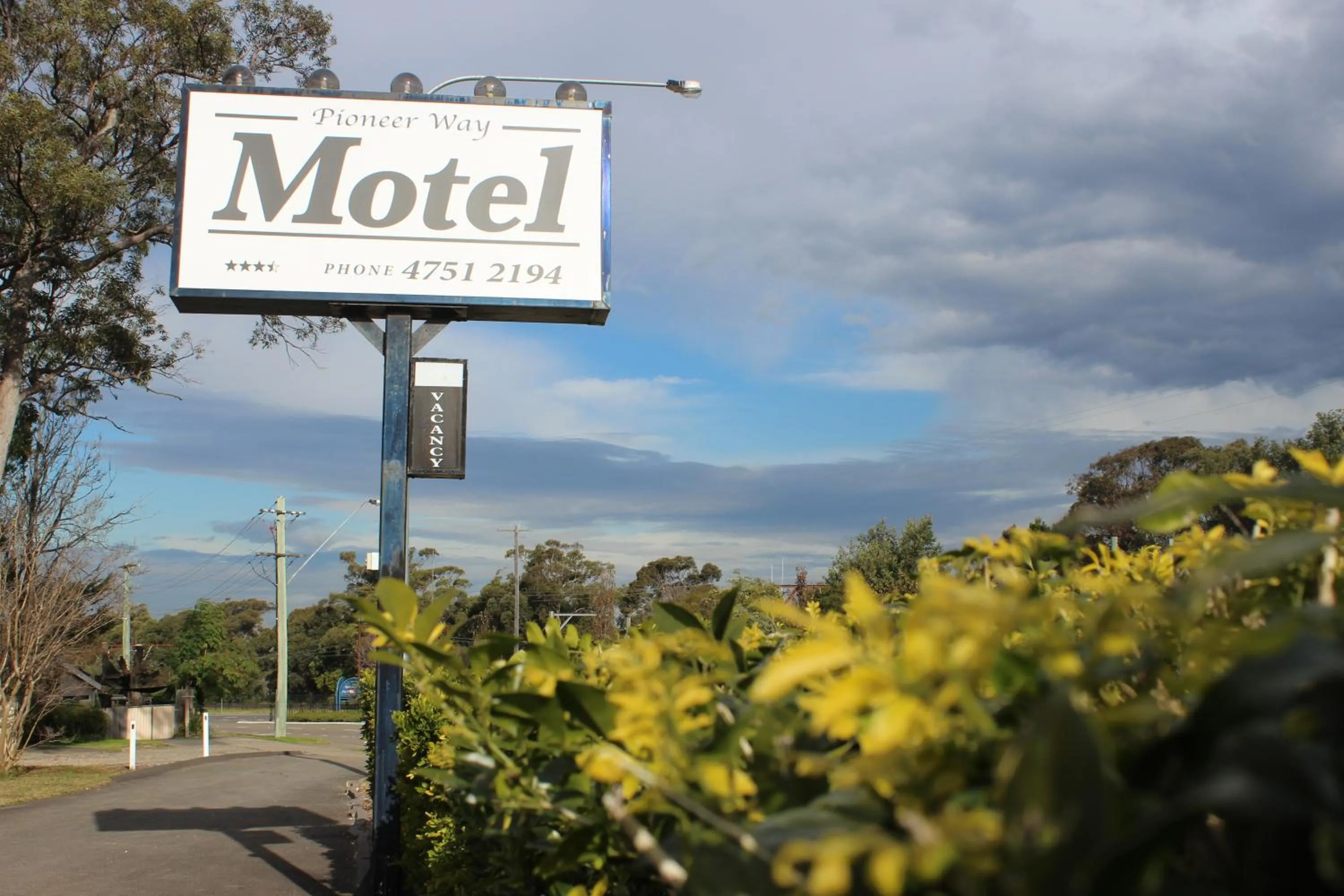 Property building in The Pioneer Way Motel