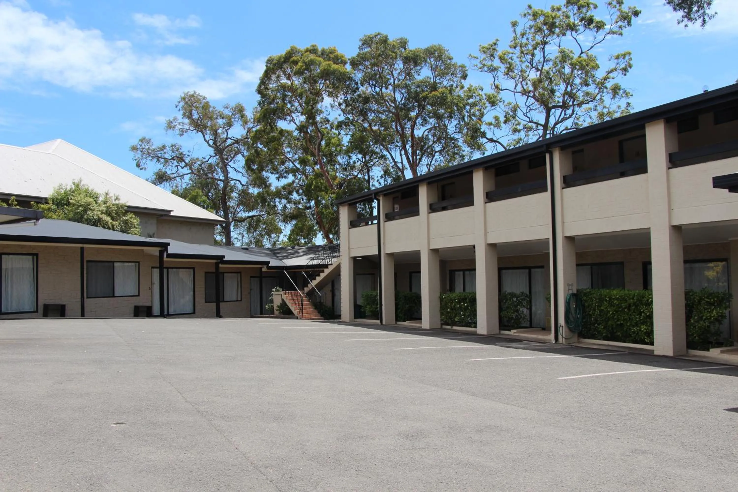 Facade/entrance in The Pioneer Way Motel