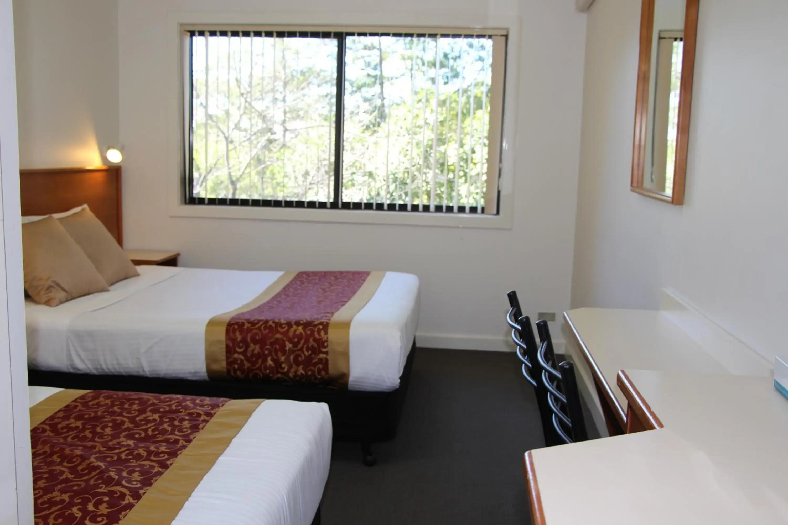 Bed in The Pioneer Way Motel Bed in The Pioneer Way Motel