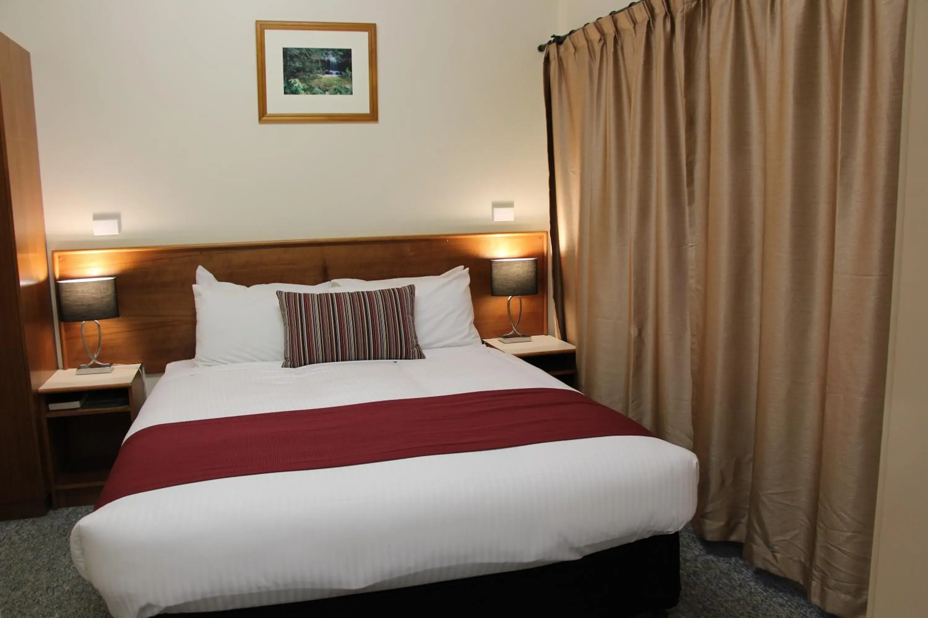 Executive Queen Suite in The Pioneer Way Motel Executive Queen Suite in The Pioneer Way Motel