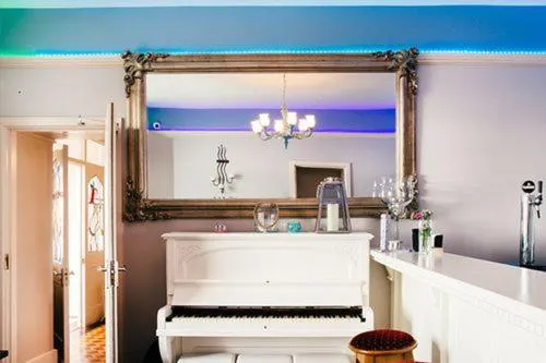 Lounge or bar in Coast Lodge