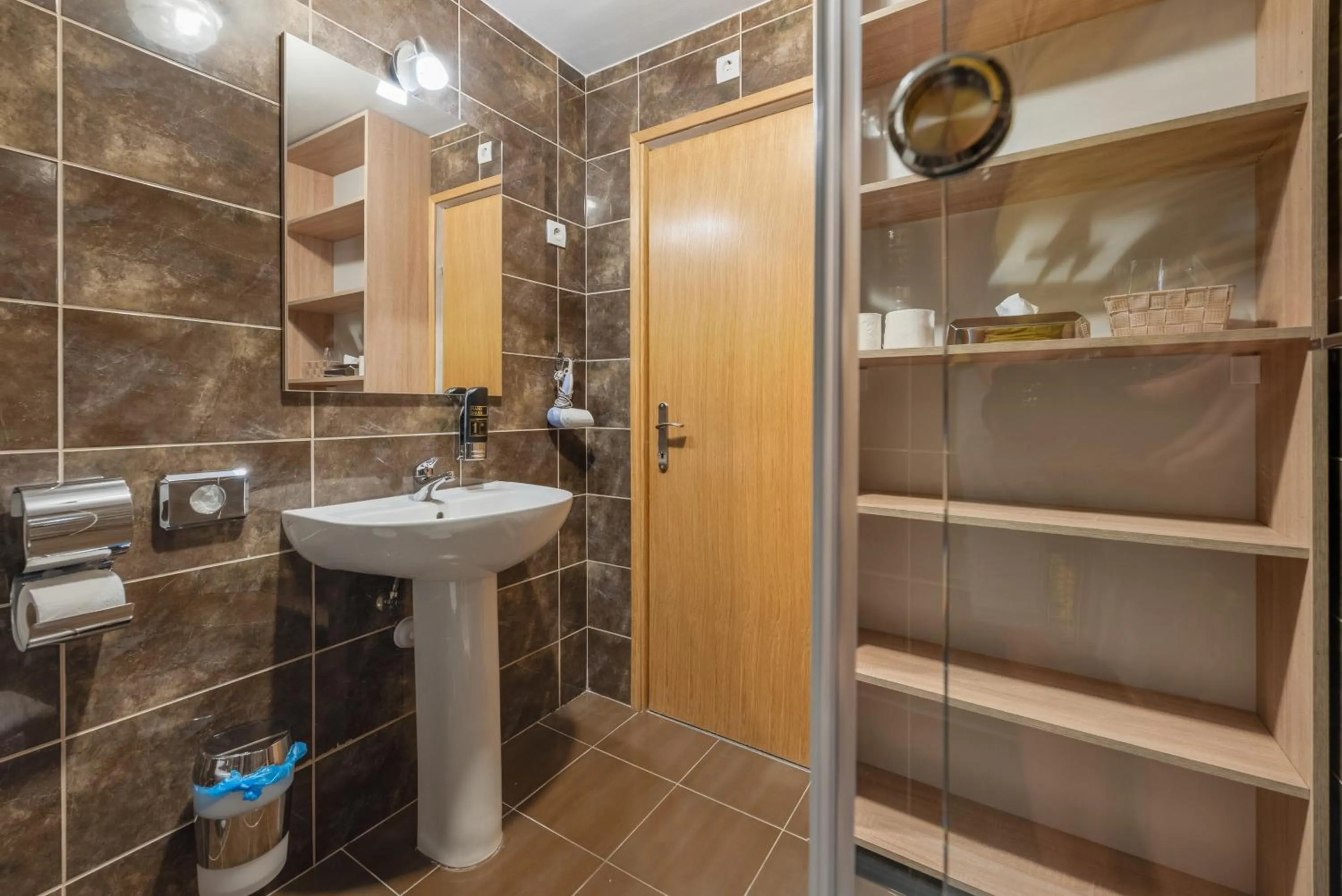 Shower in Aparthotel Plat