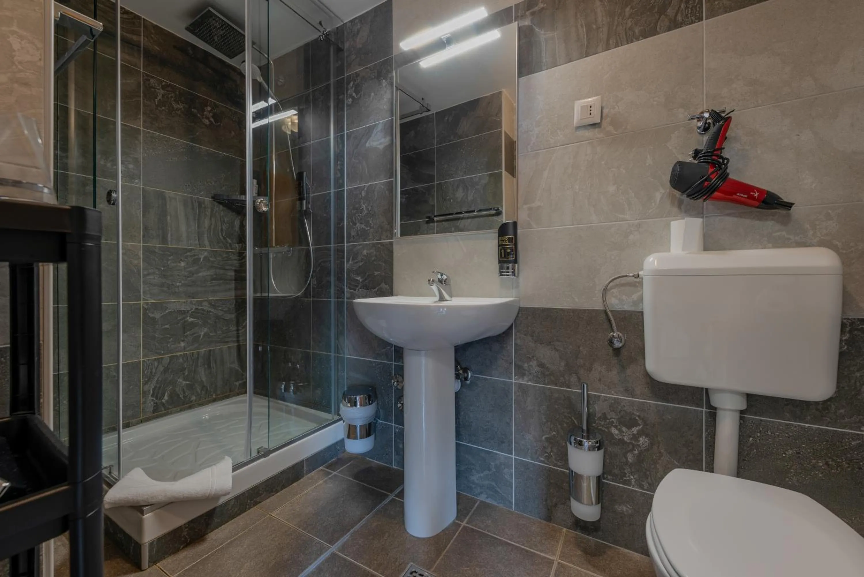 Shower in Aparthotel Plat