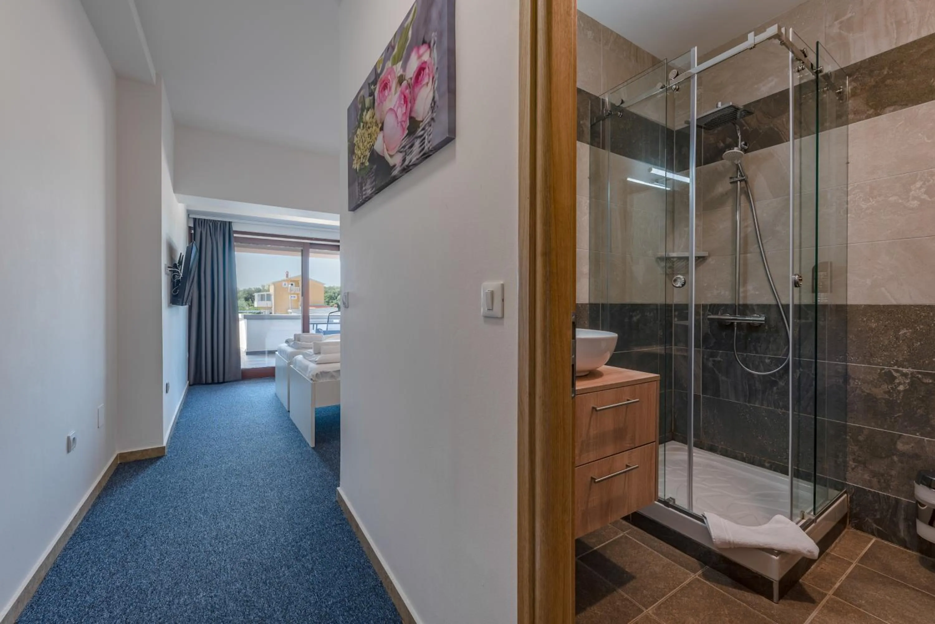 Shower in Aparthotel Plat